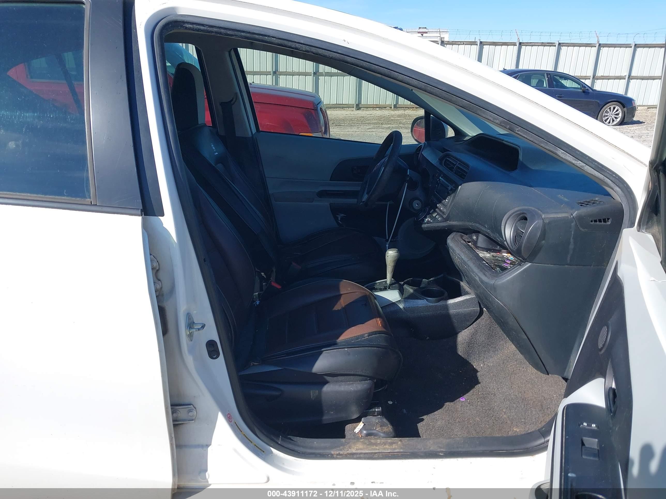 TOYOTA PRIUS image 5