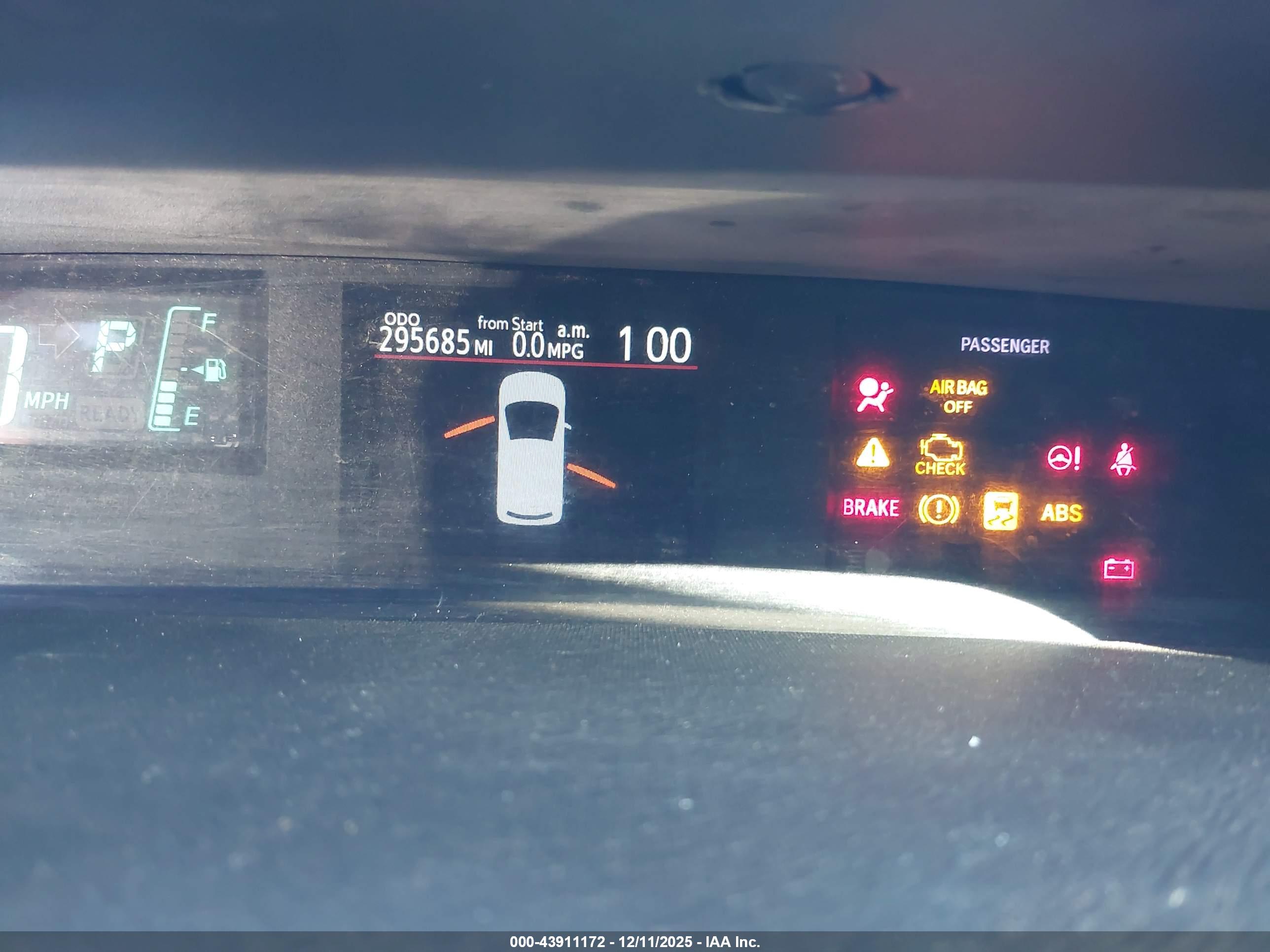 TOYOTA PRIUS image 7