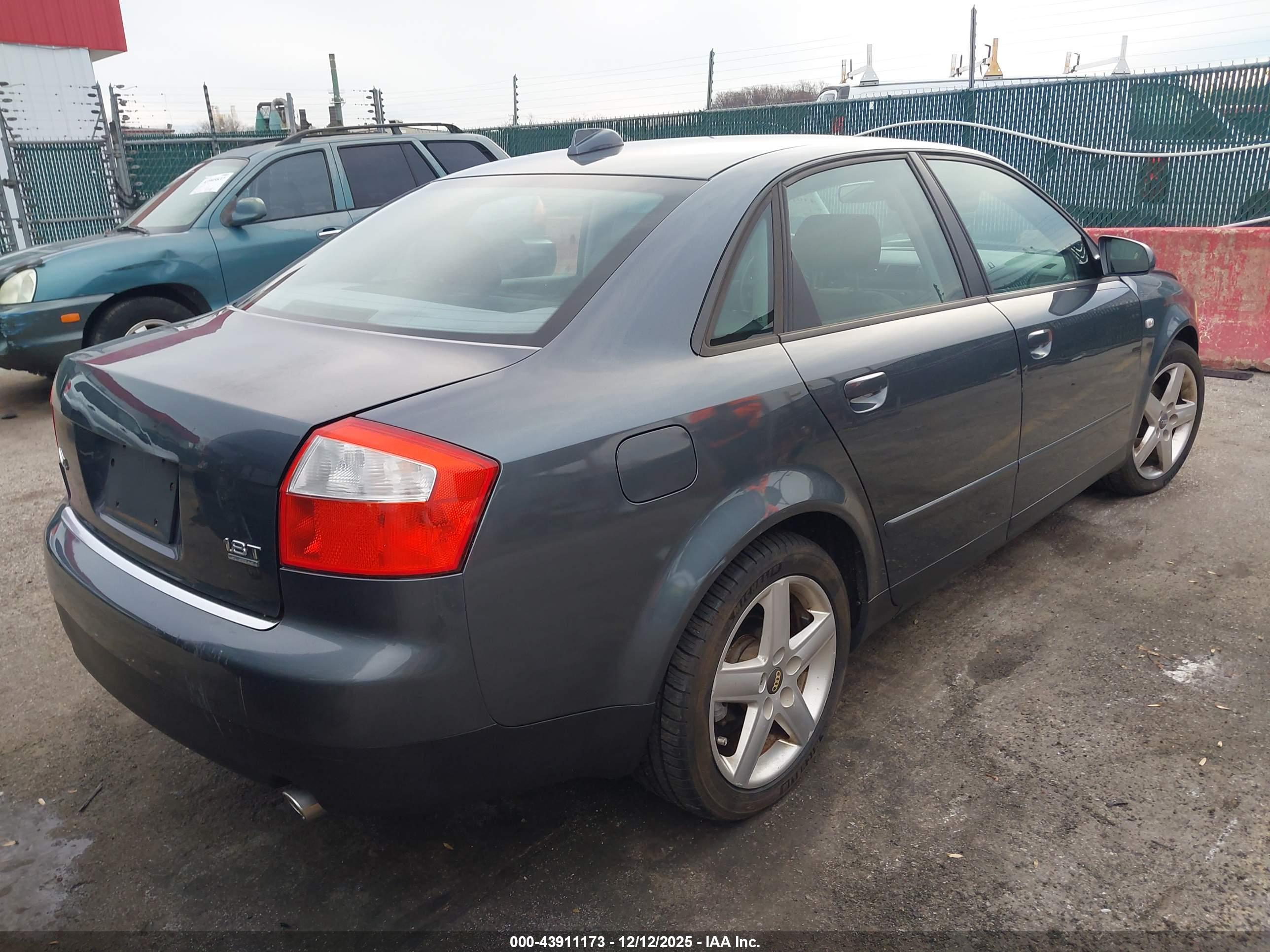 AUDI A4 image 4