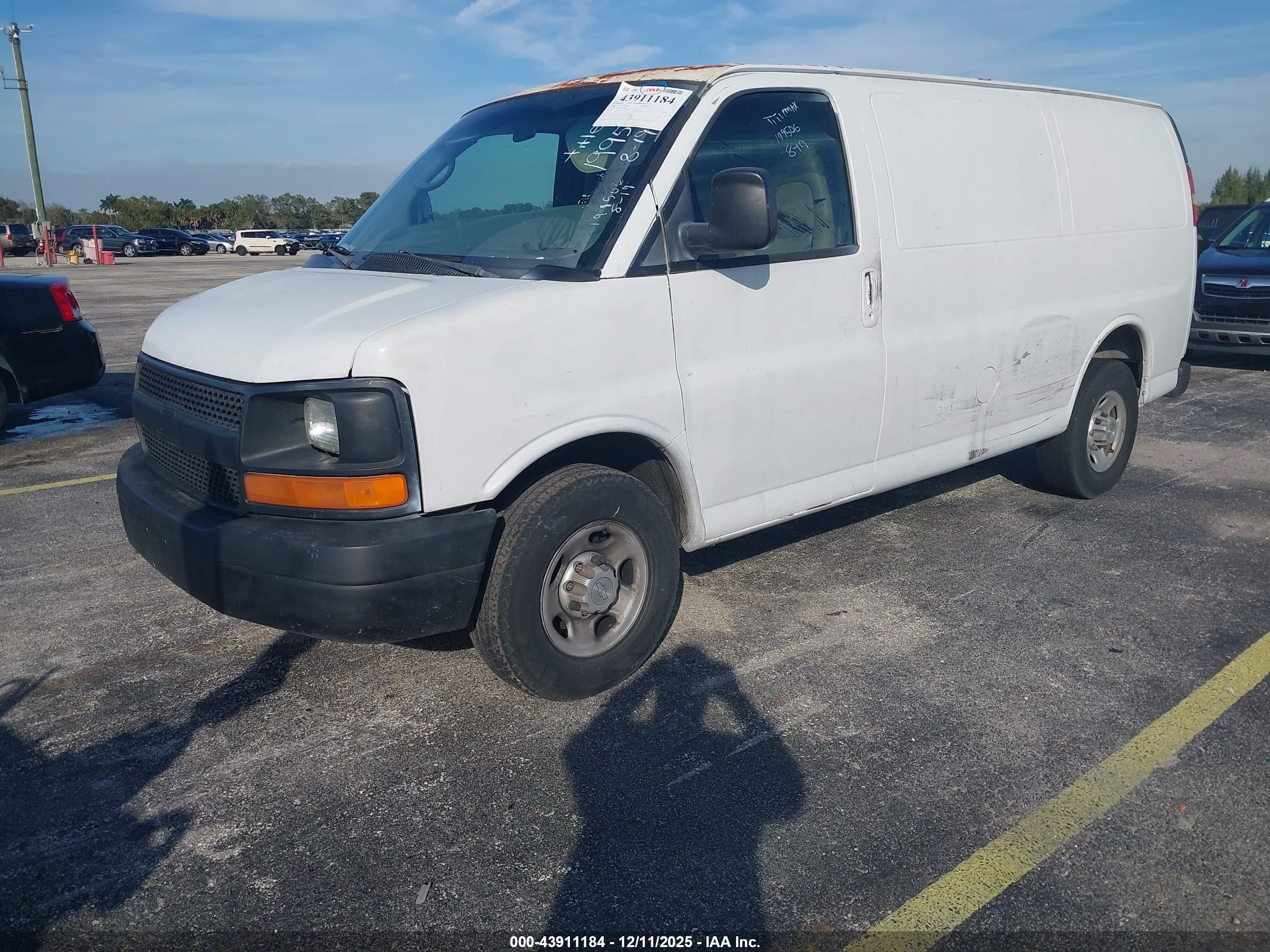 CHEVROLET EXPRESS image 2