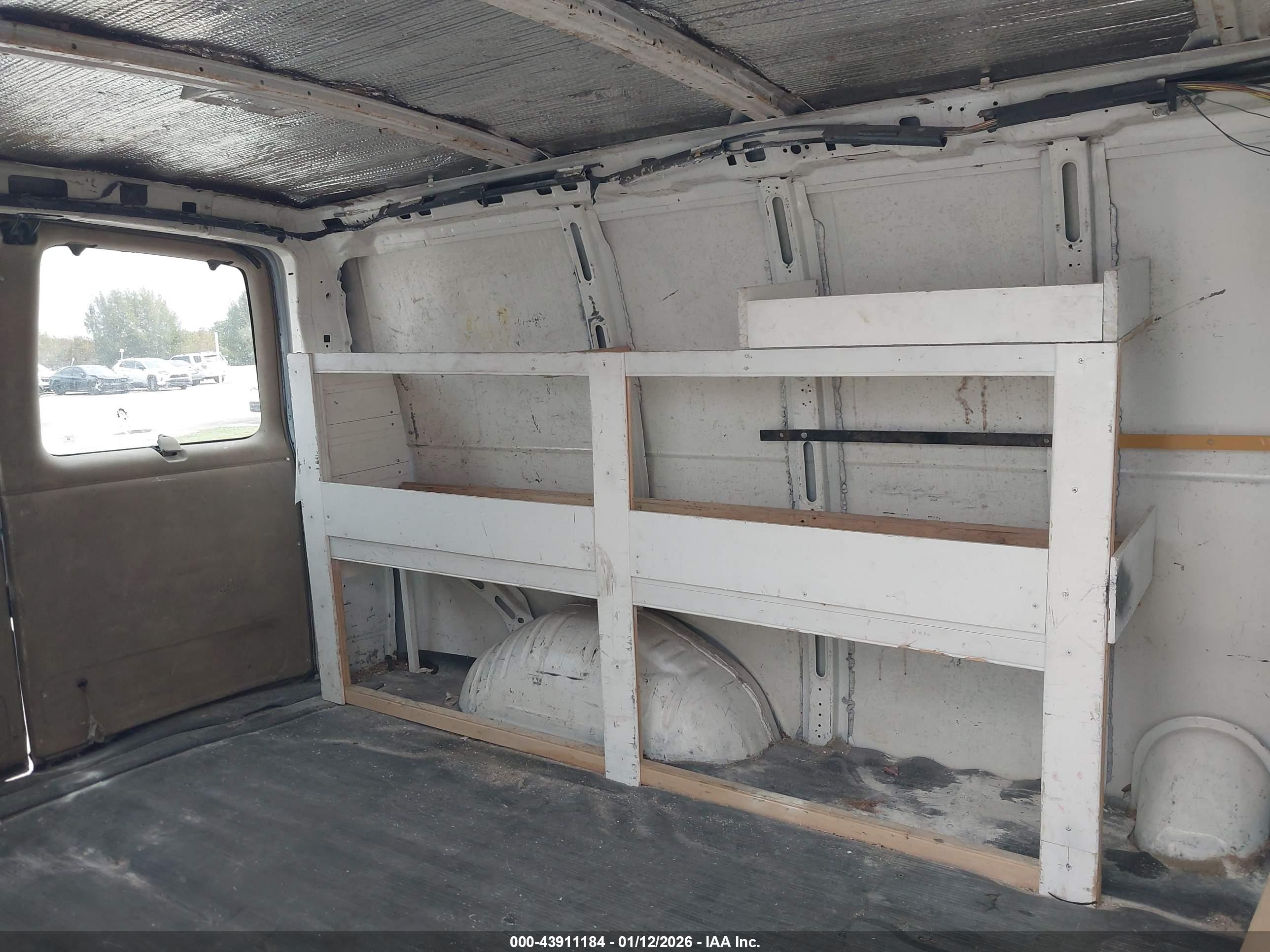 CHEVROLET EXPRESS image 8