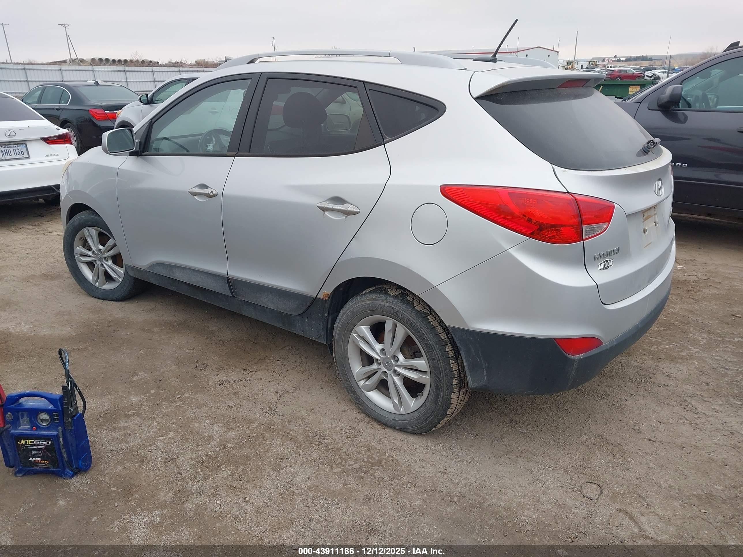 HYUNDAI TUCSON image 3