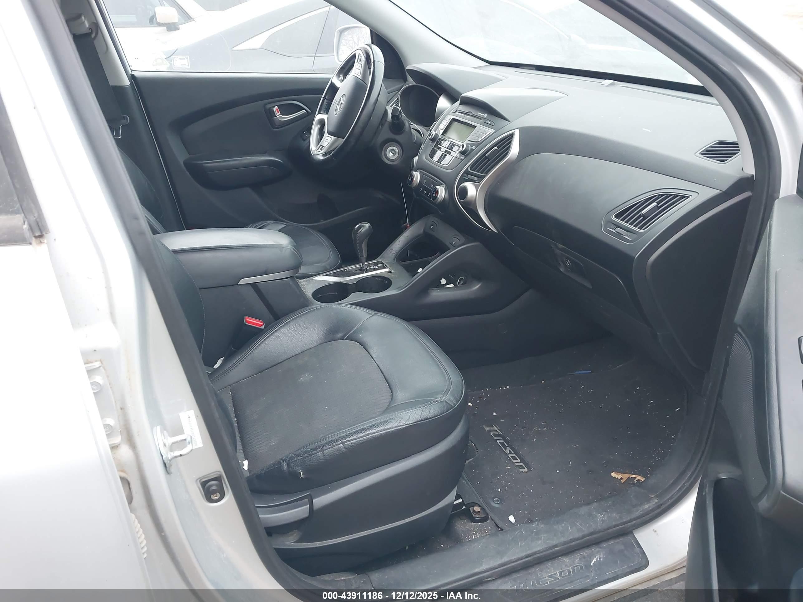 HYUNDAI TUCSON image 5