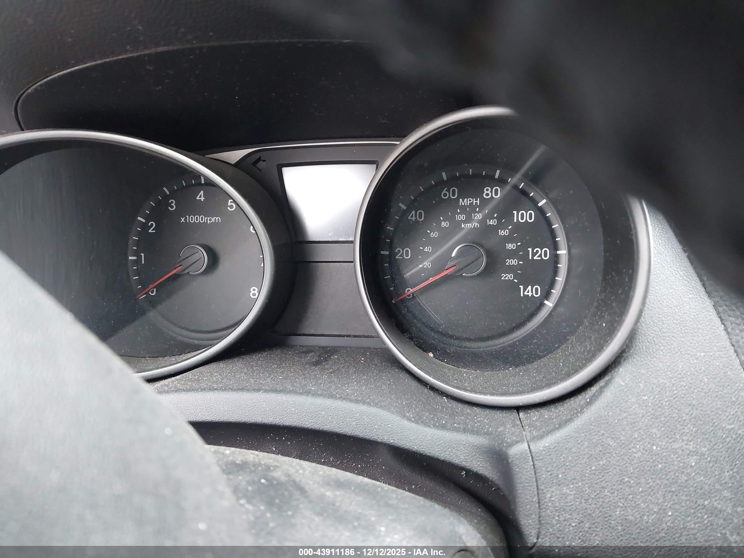 HYUNDAI TUCSON image 7