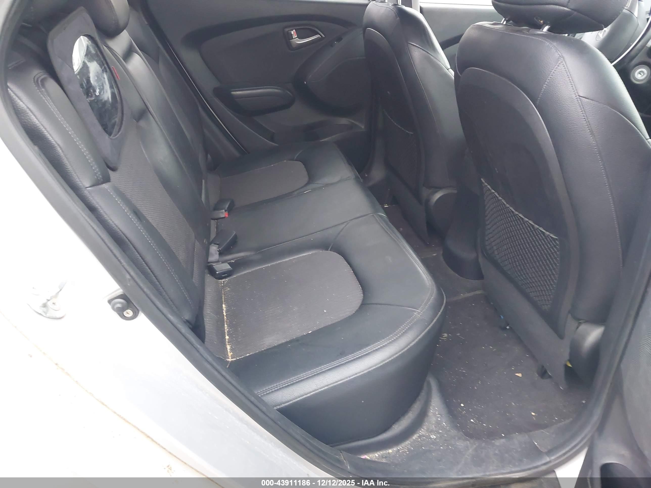 HYUNDAI TUCSON image 8