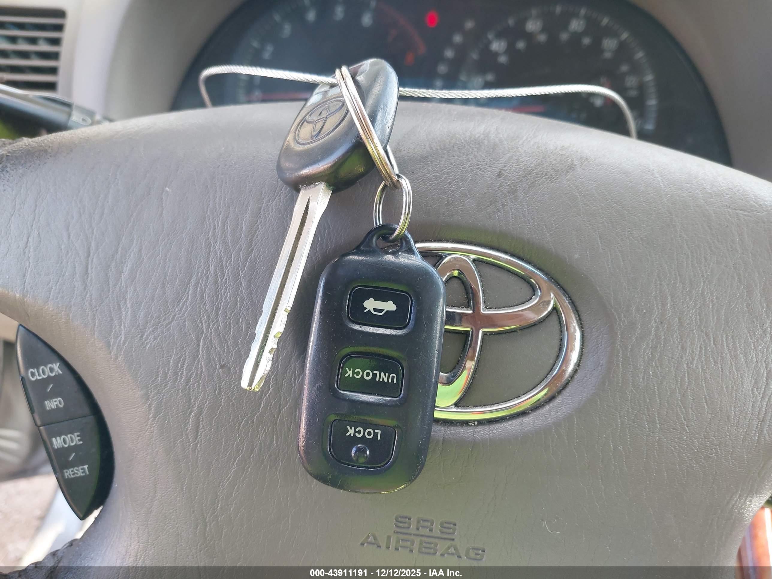 TOYOTA CAMRY image 11