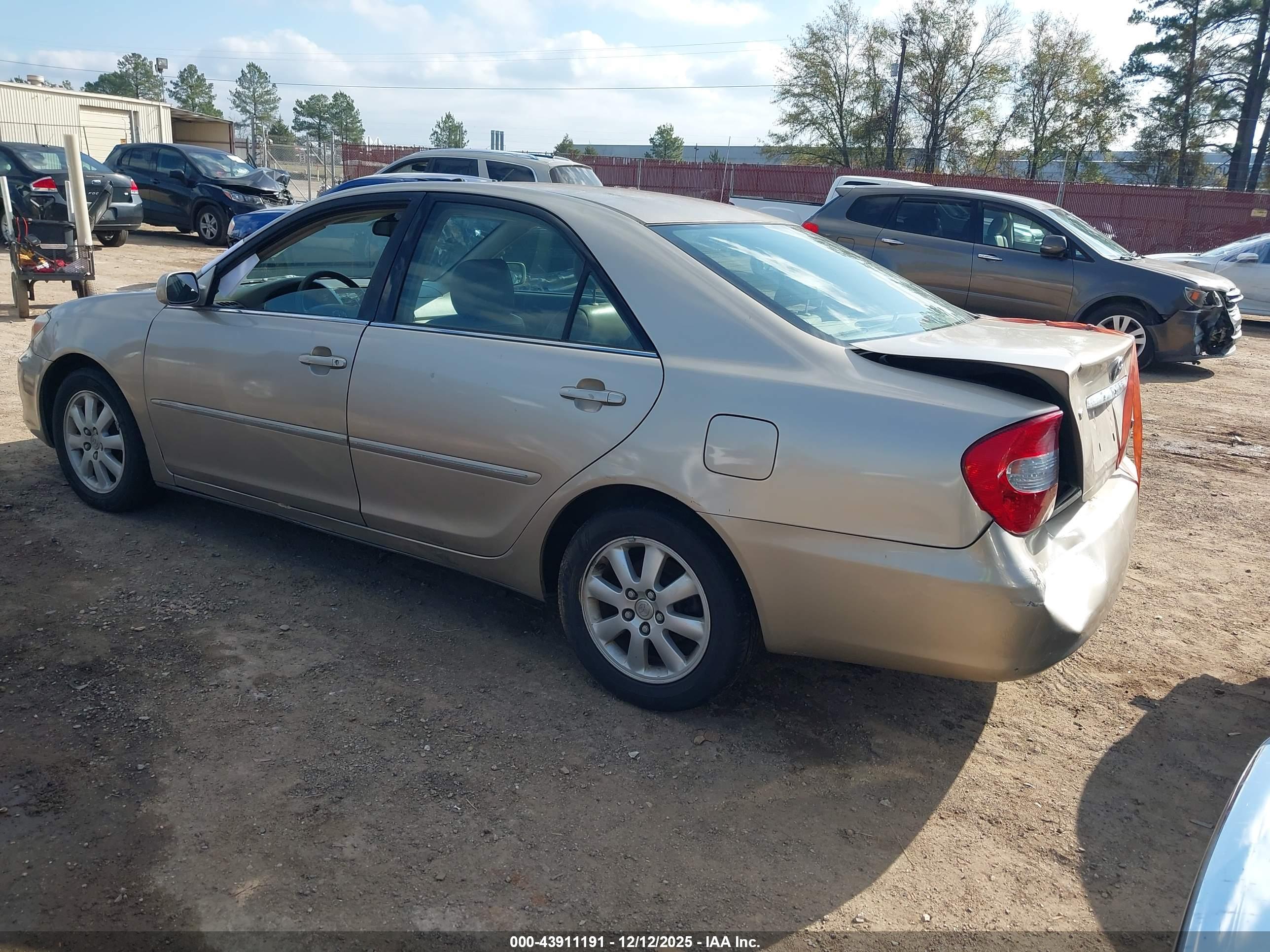 TOYOTA CAMRY image 3
