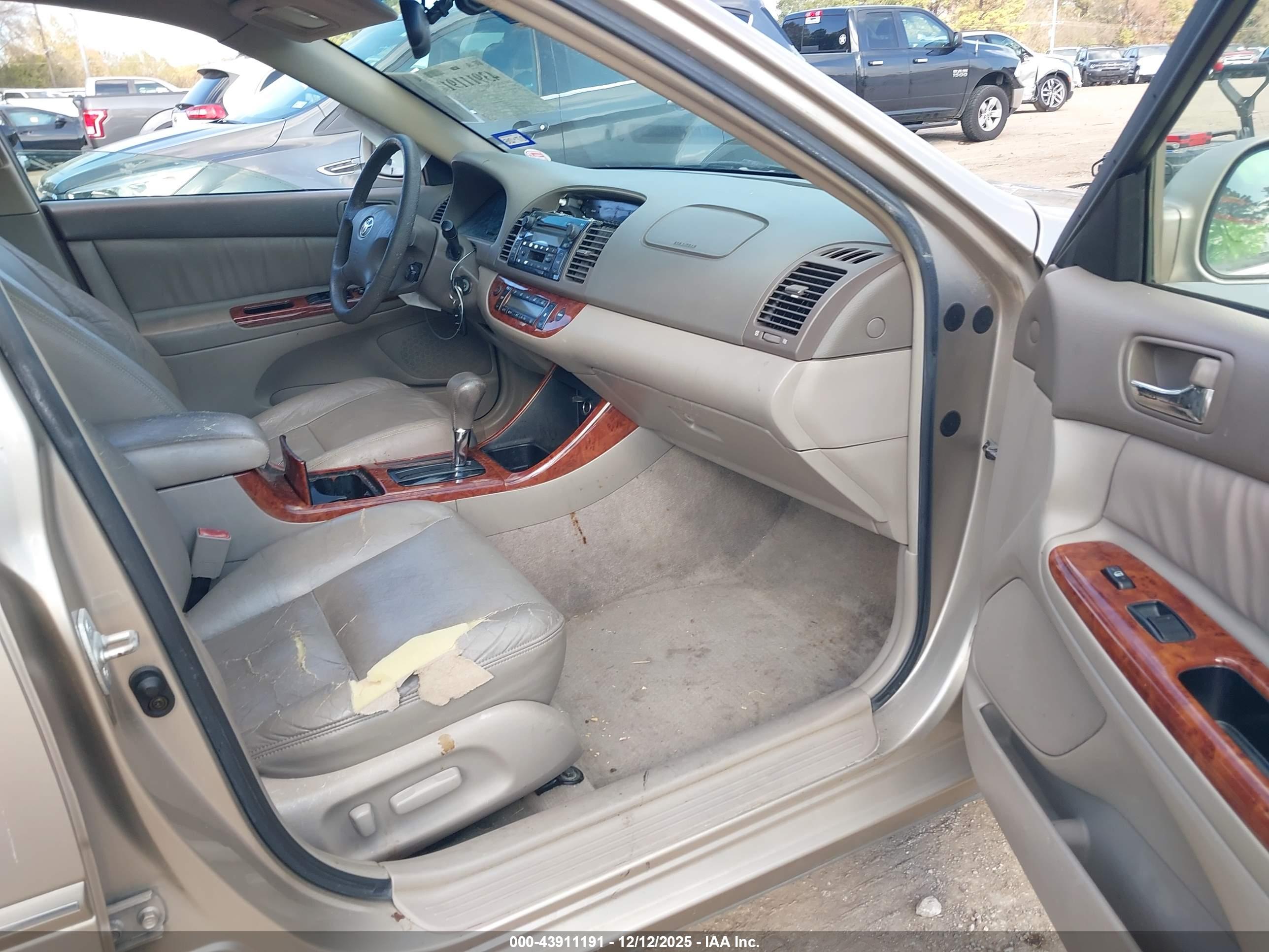 TOYOTA CAMRY image 5