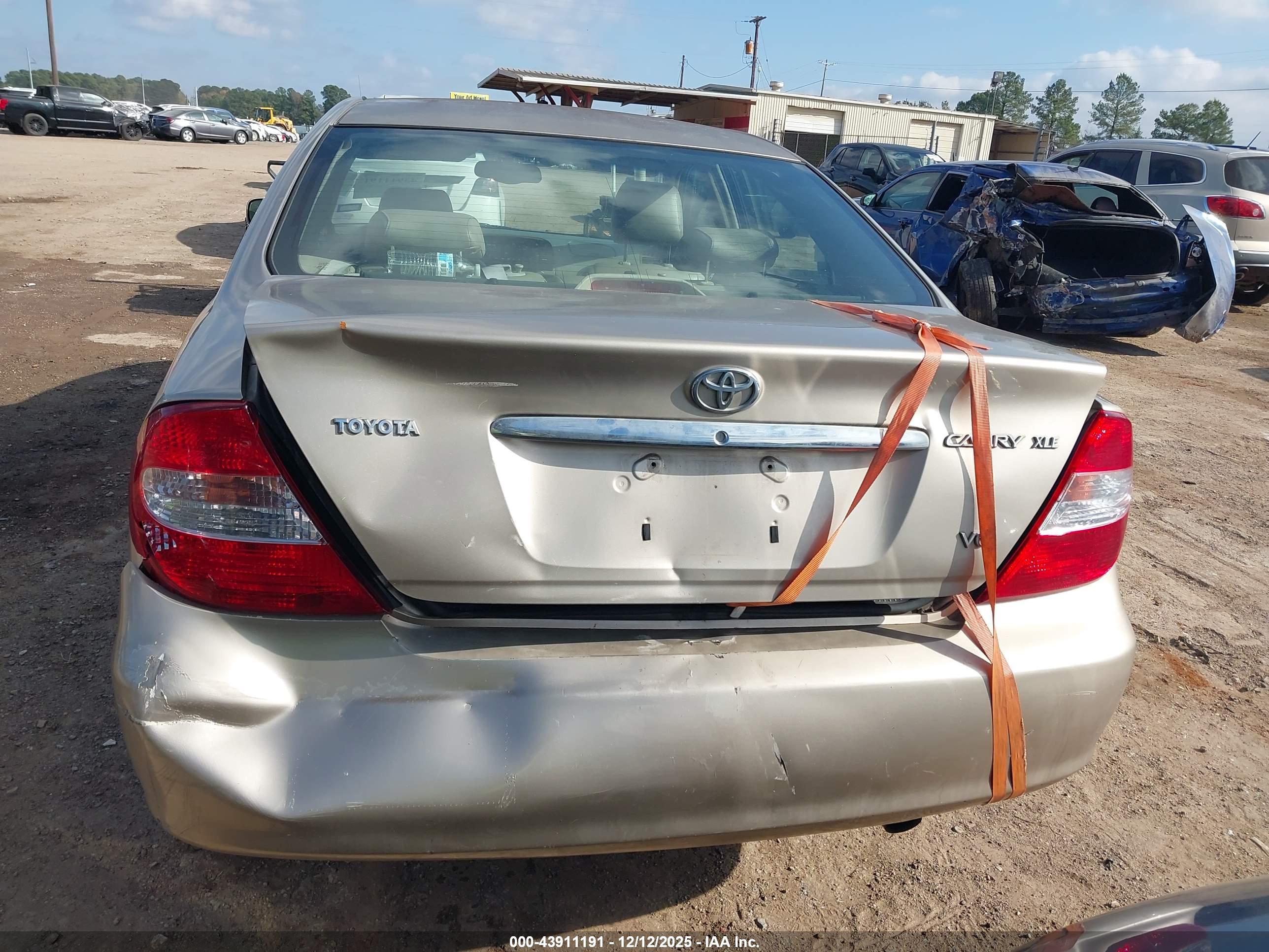 TOYOTA CAMRY image 6