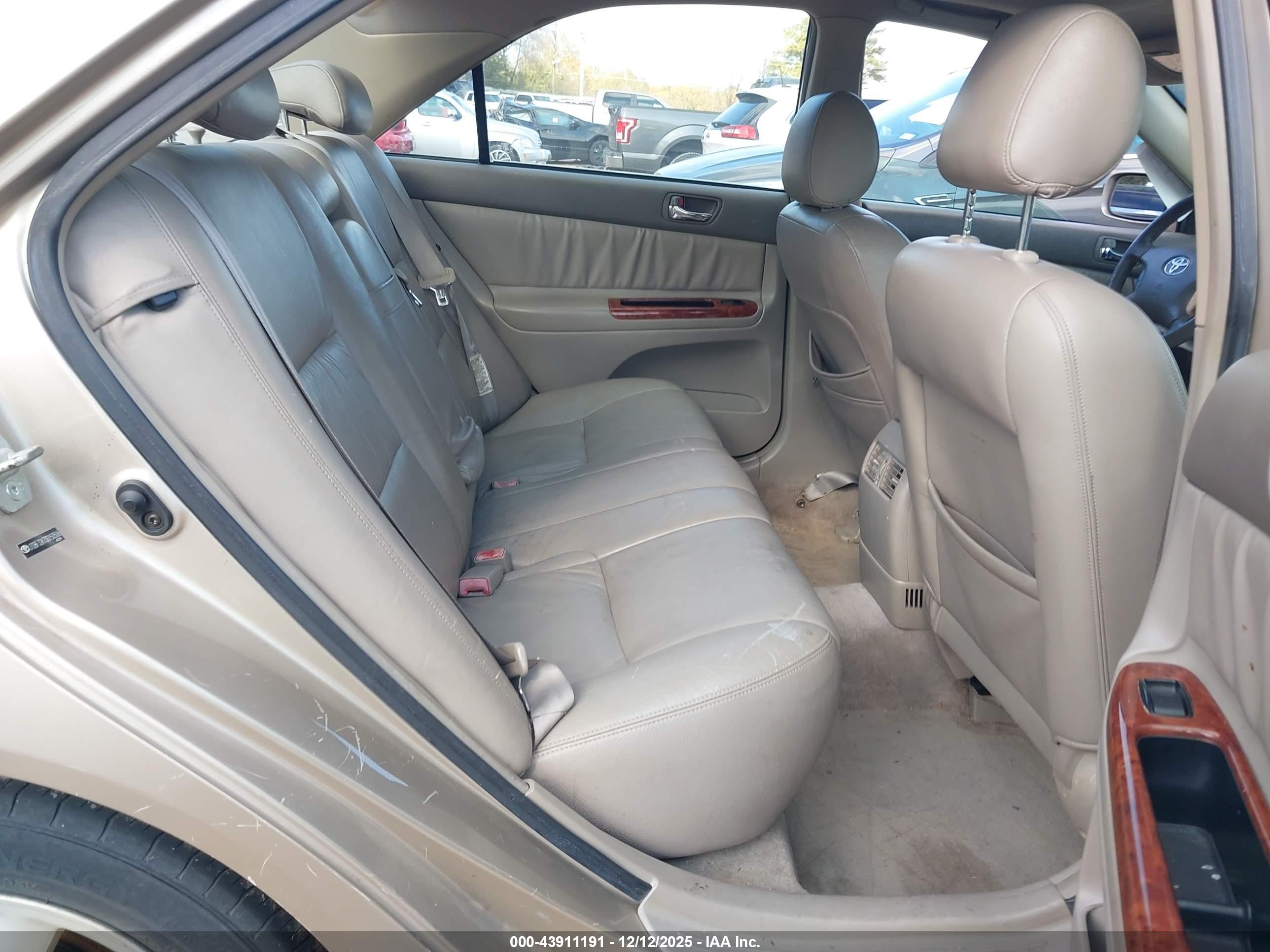TOYOTA CAMRY image 8