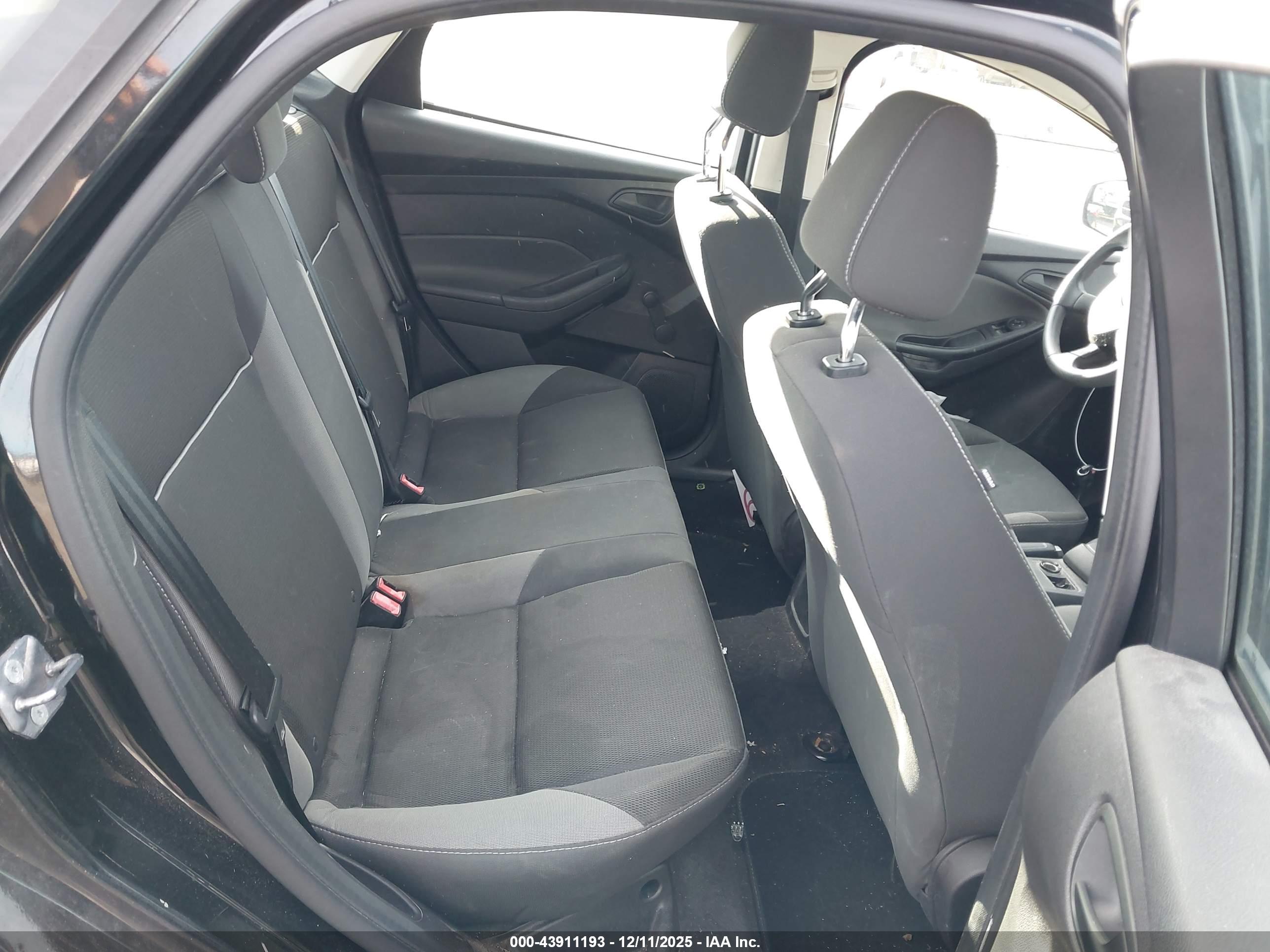 FORD FOCUS image 8