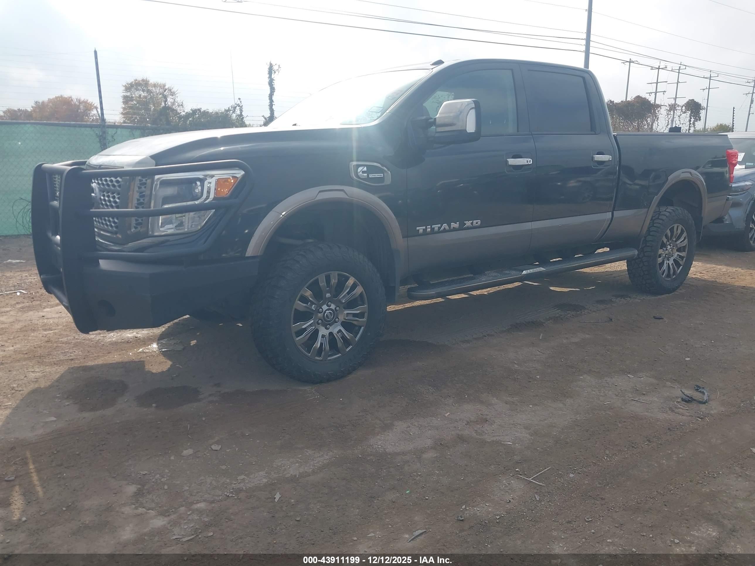 NISSAN TITAN image 2