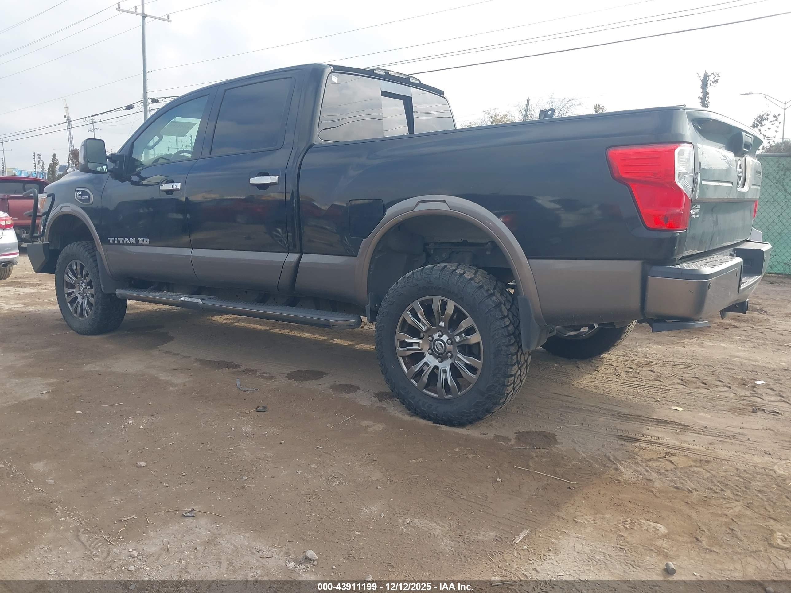 NISSAN TITAN image 3