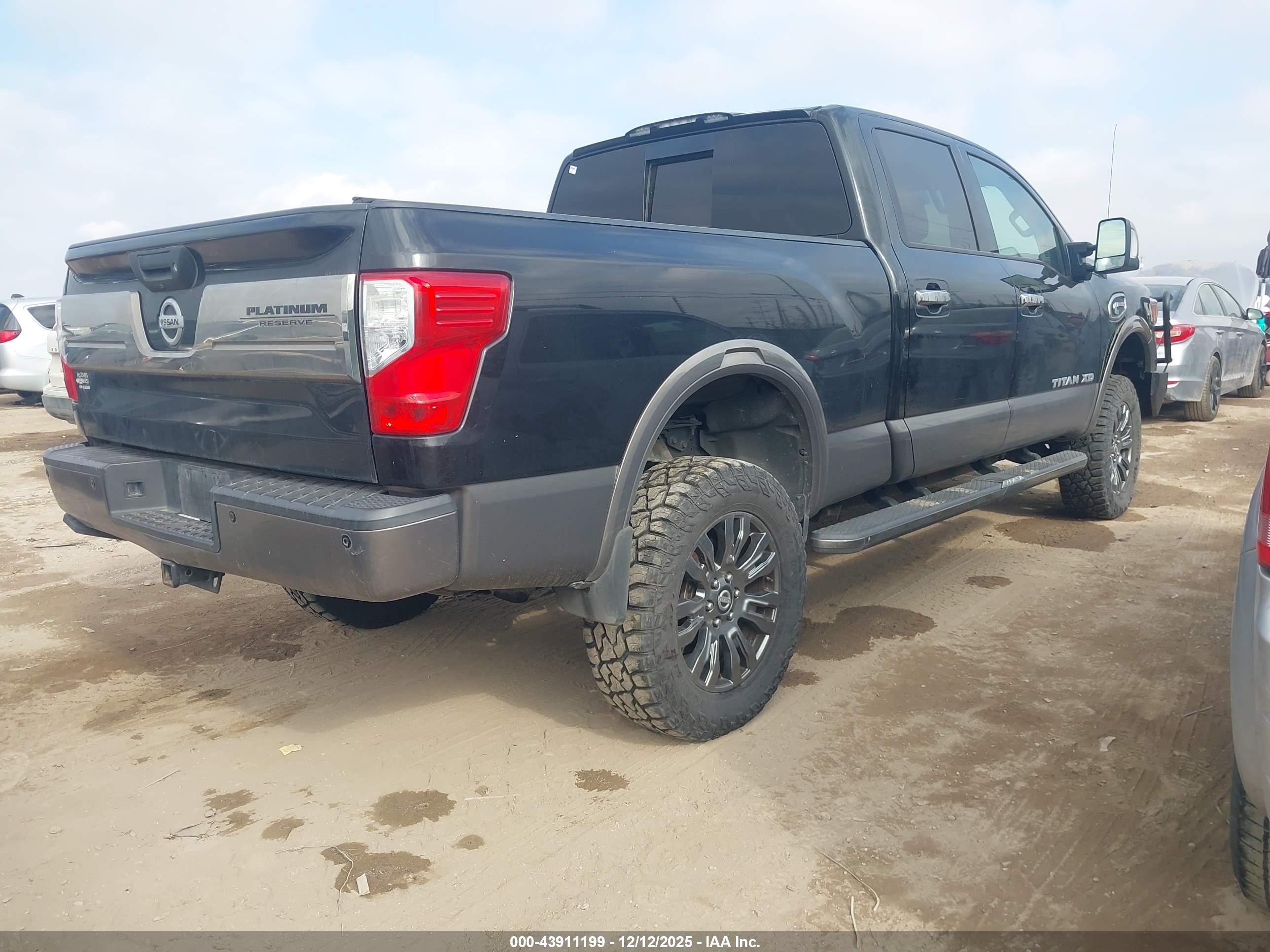 NISSAN TITAN image 4