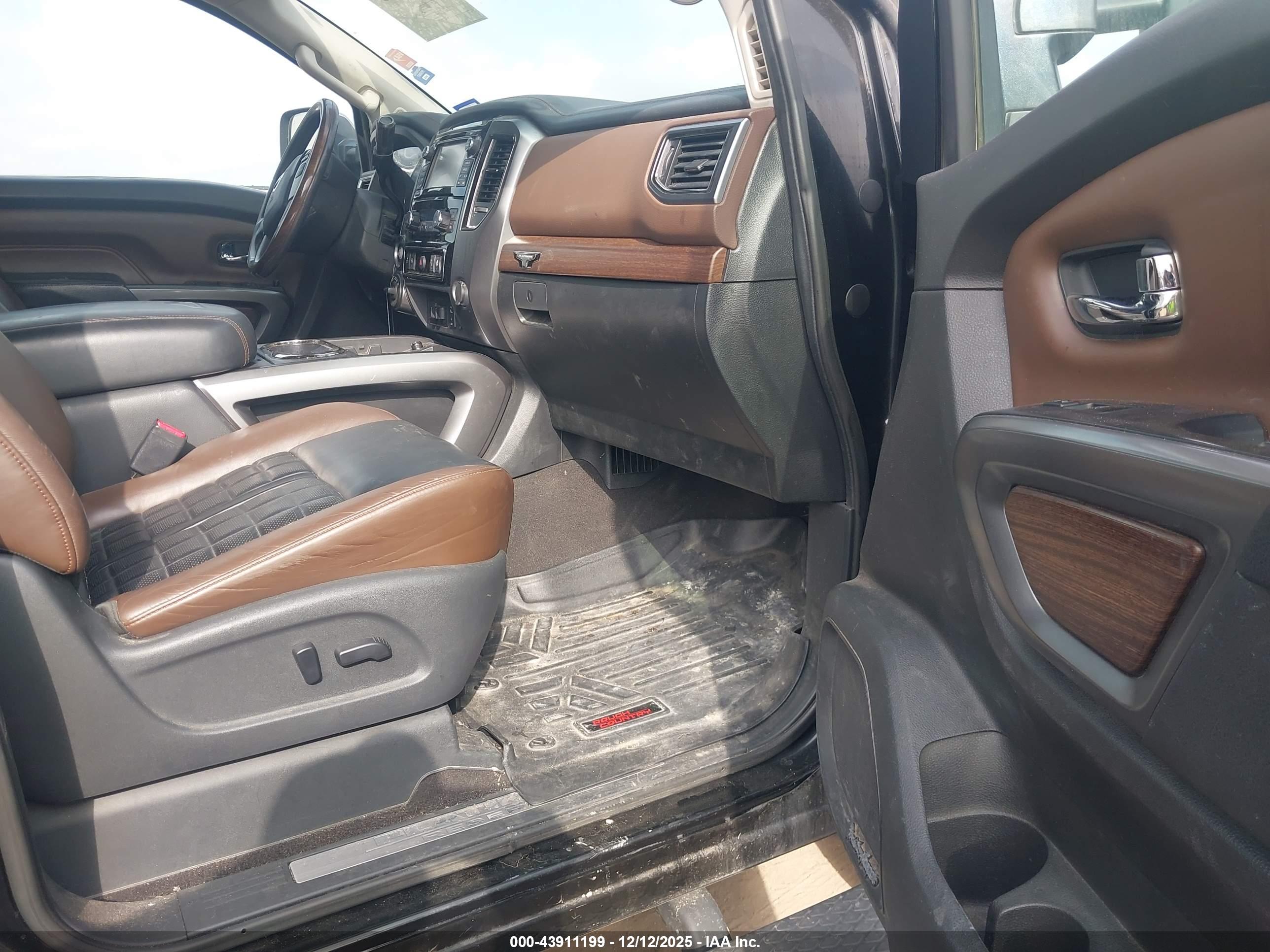 NISSAN TITAN image 5