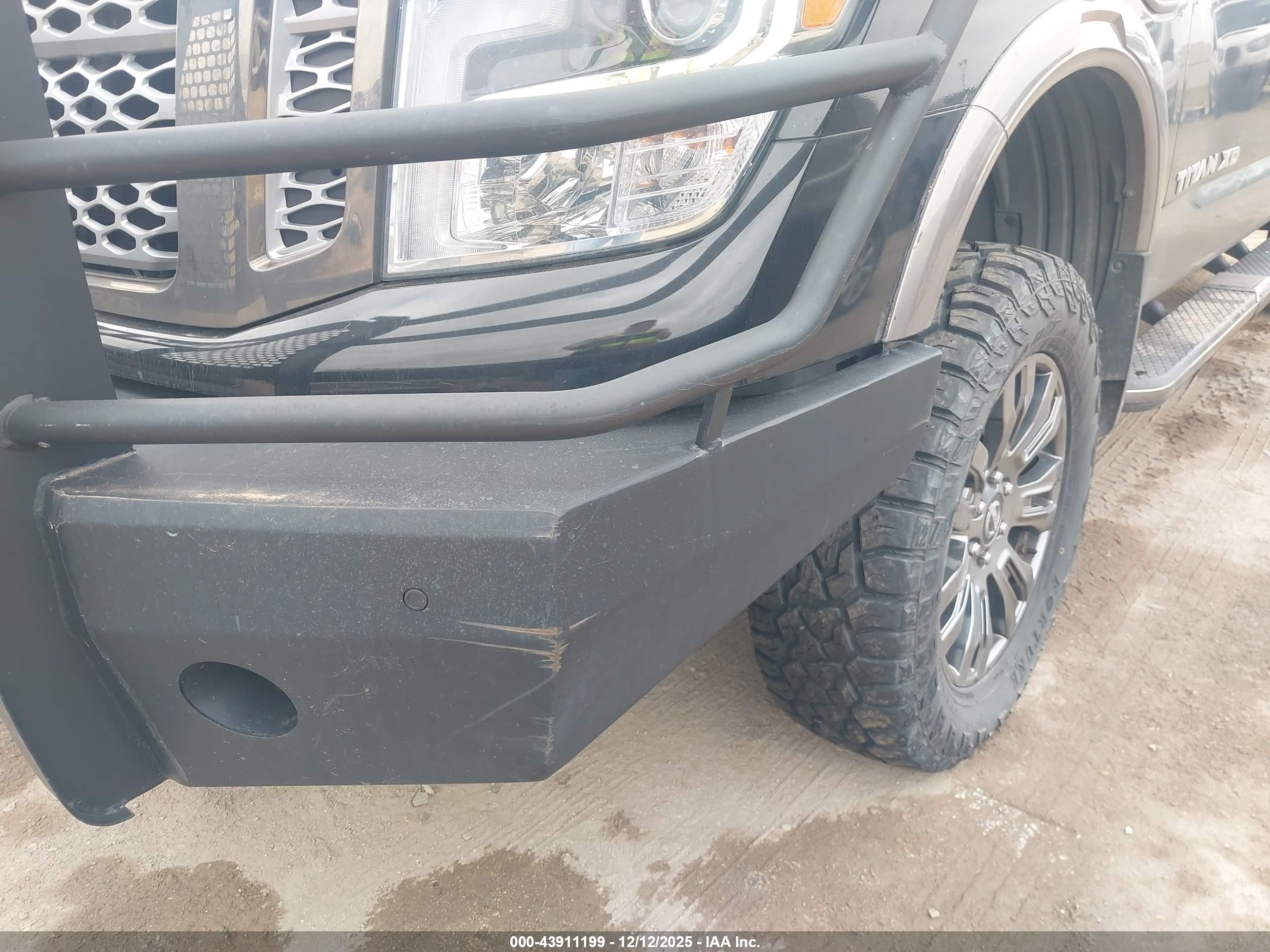 NISSAN TITAN image 6