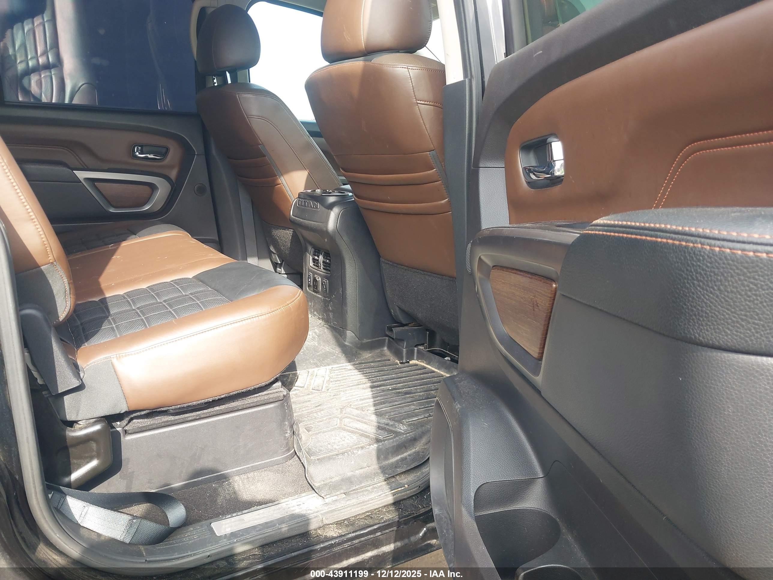 NISSAN TITAN image 8