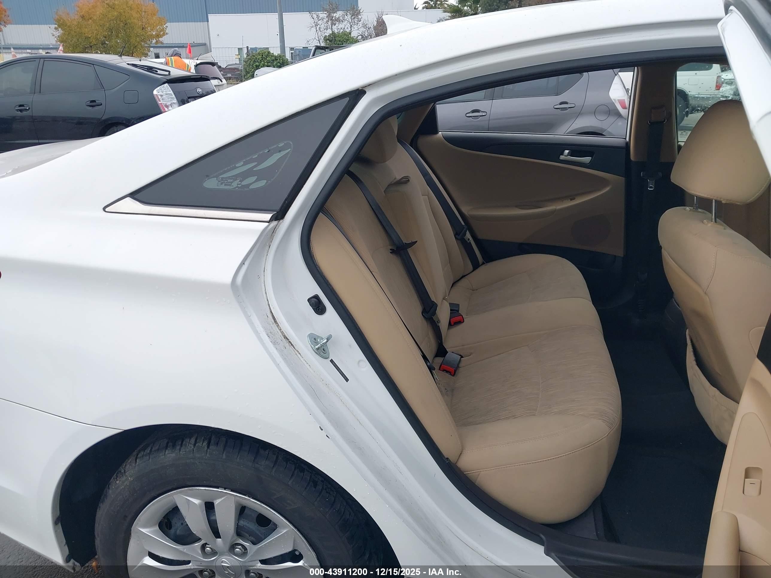 HYUNDAI SONATA image 8