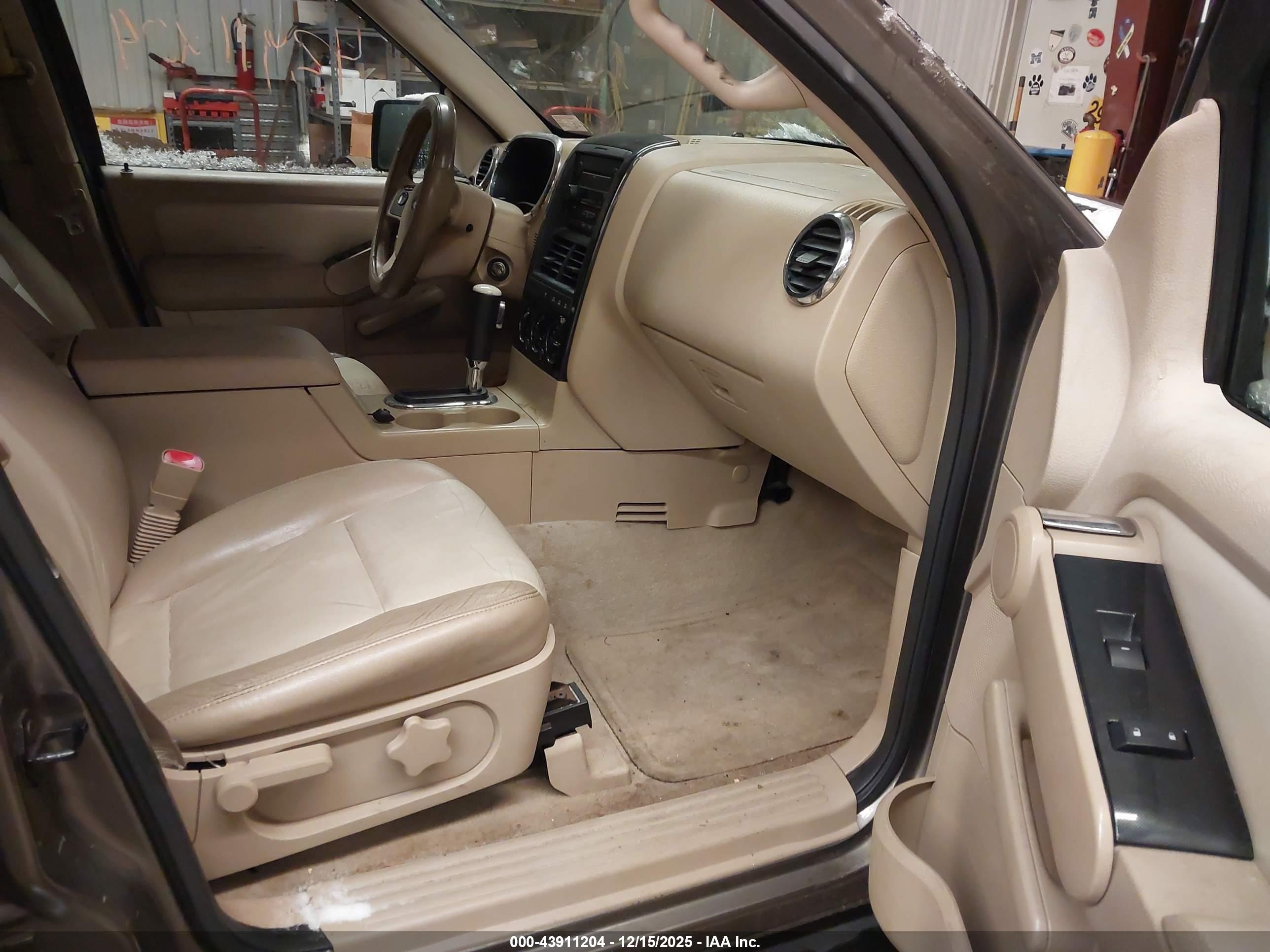 FORD EXPLORER image 5