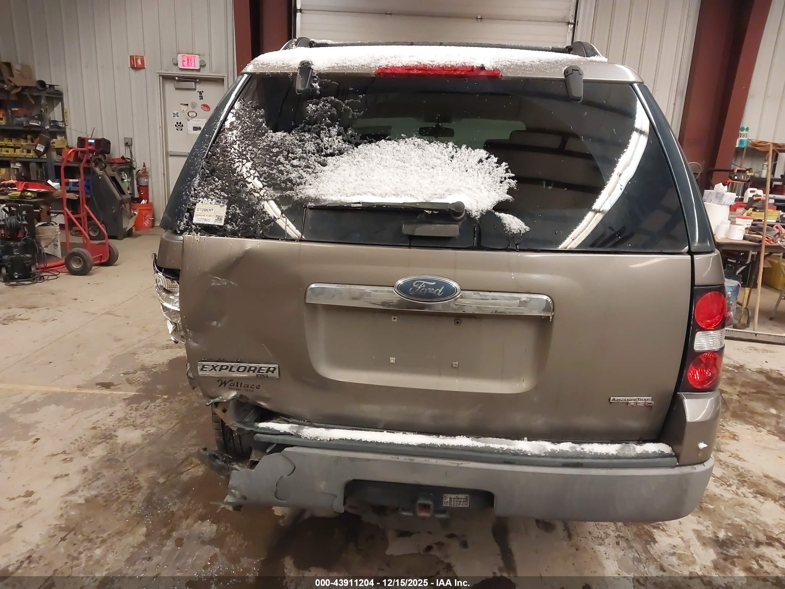 FORD EXPLORER image 6