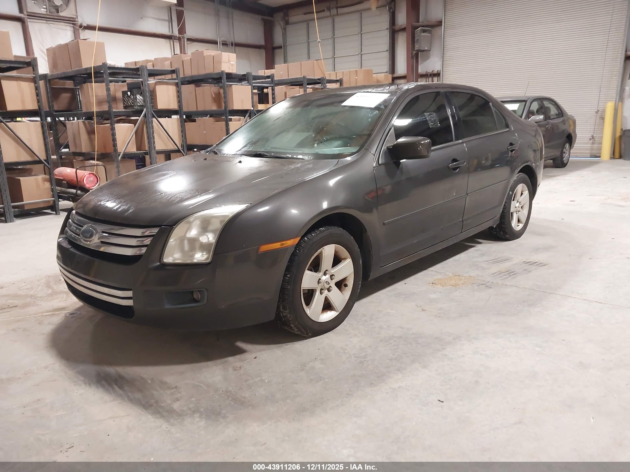 FORD FUSION image 2