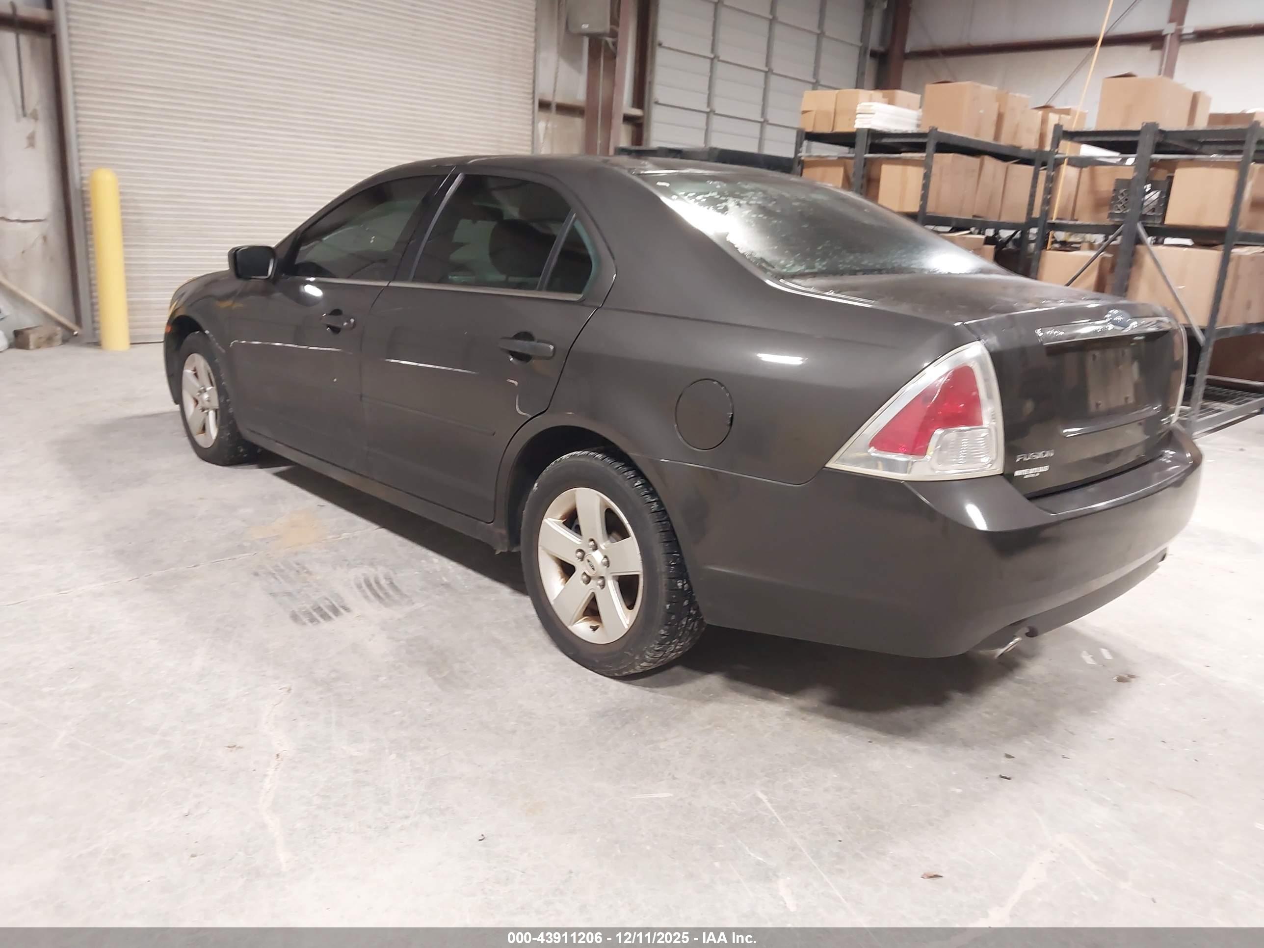 FORD FUSION image 3