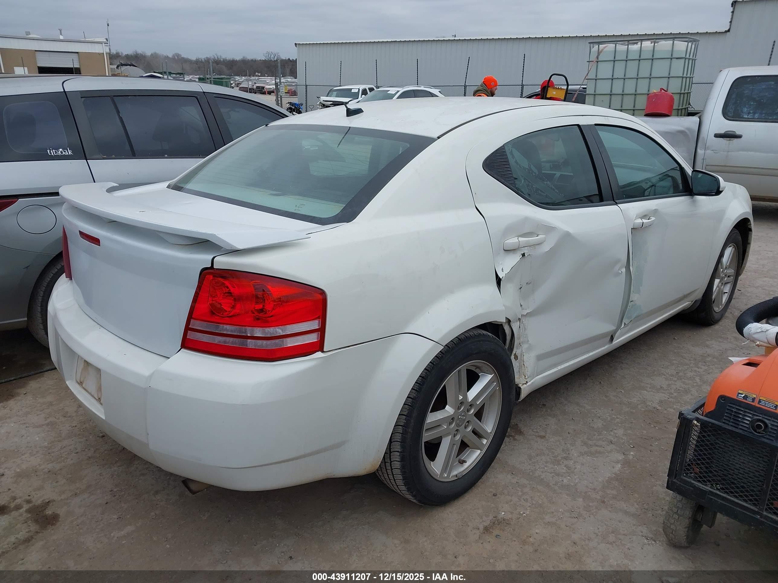 DODGE AVENGER image 4