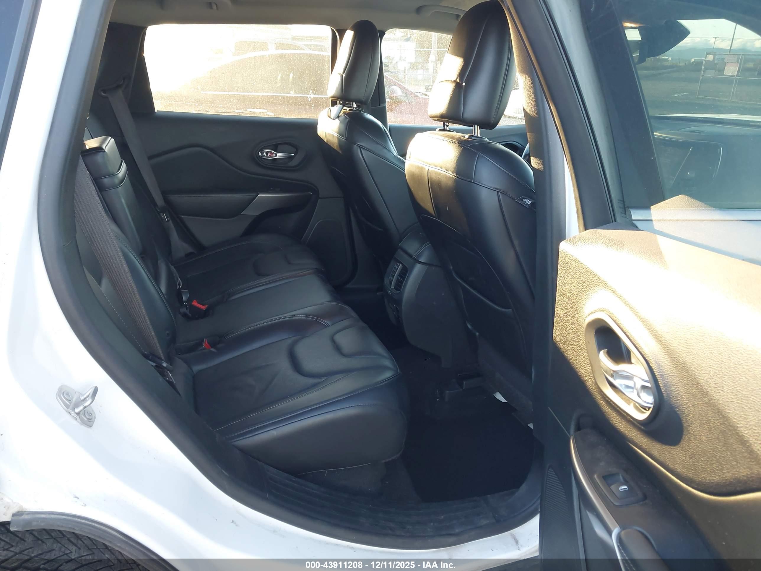 JEEP CHEROKEE image 8
