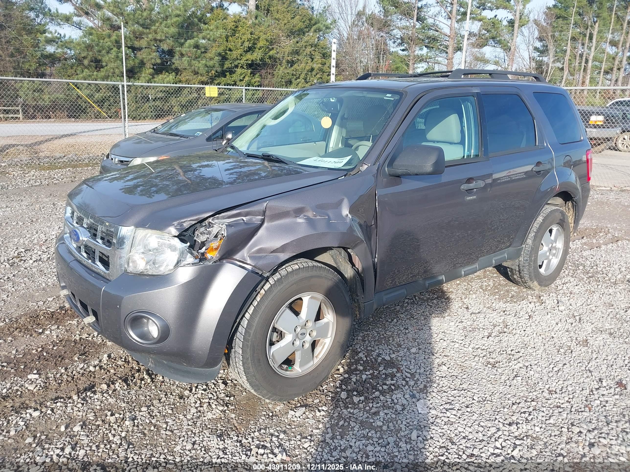 FORD ESCAPE image 2