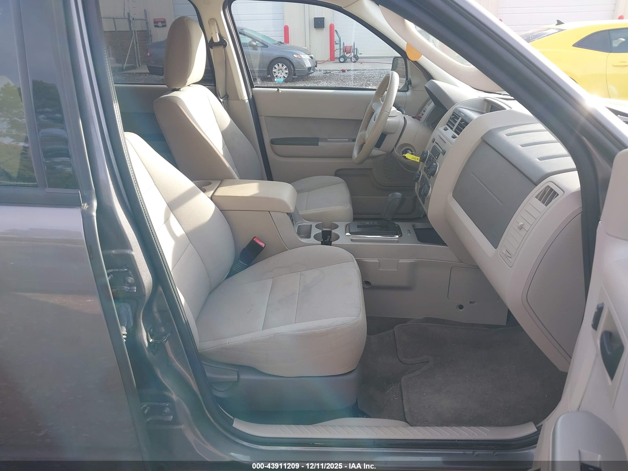 FORD ESCAPE image 5