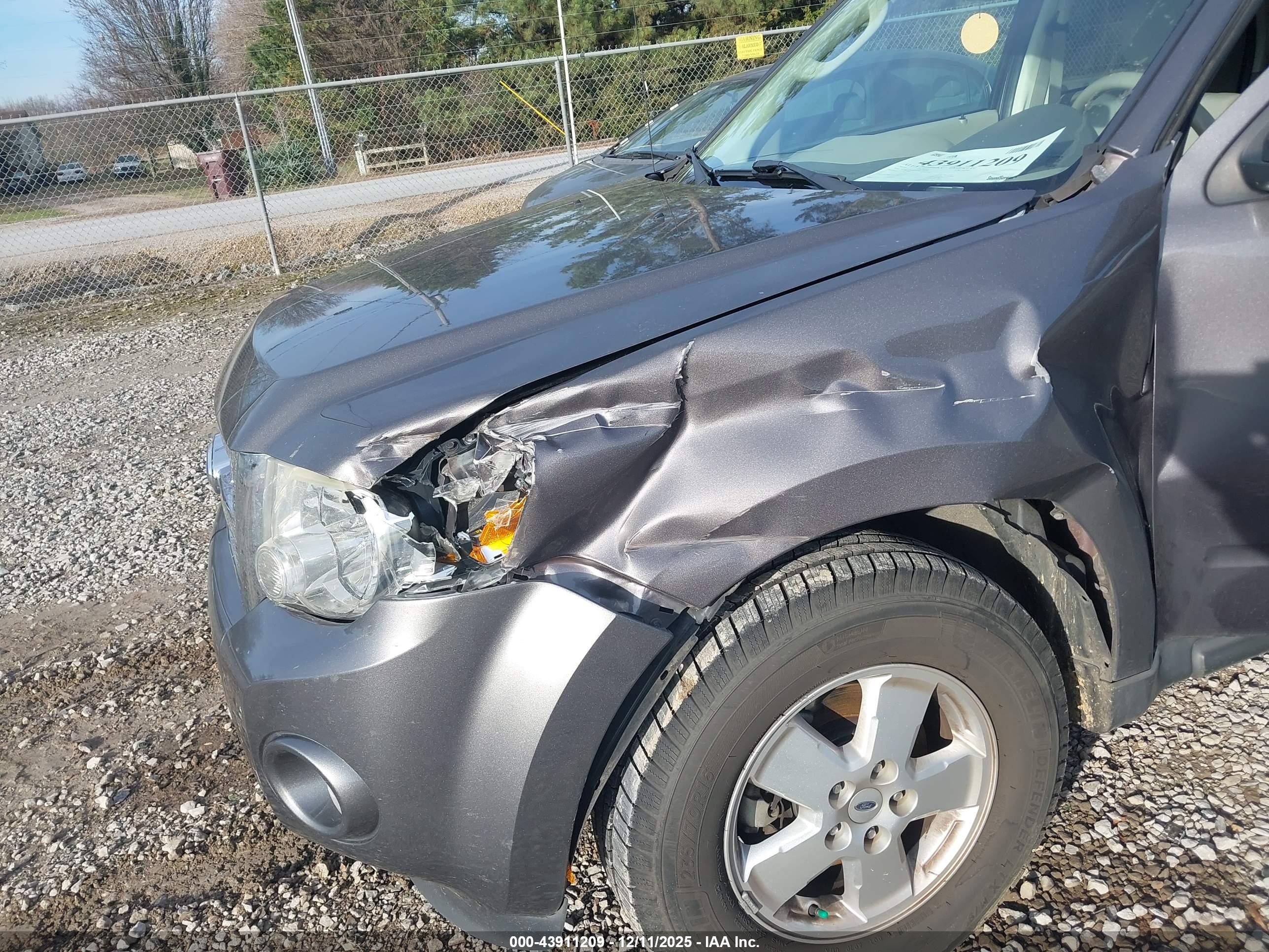 FORD ESCAPE image 6