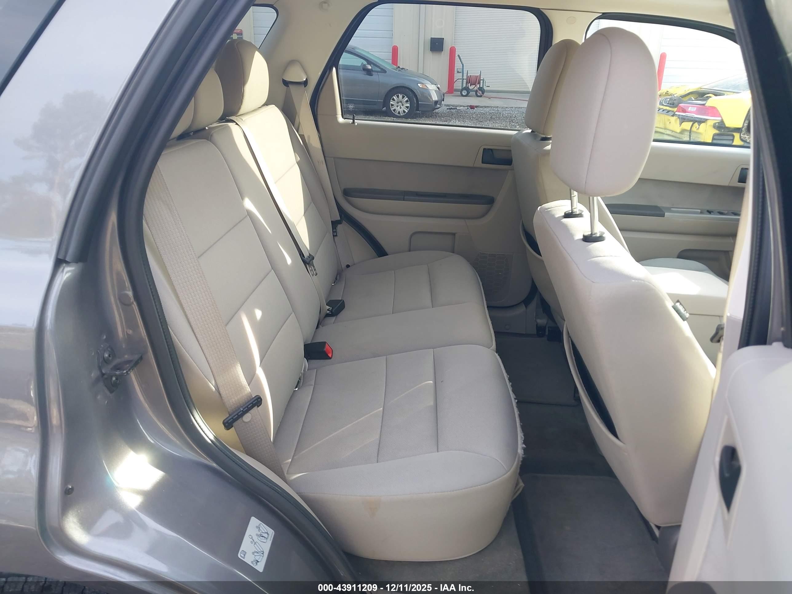FORD ESCAPE image 8