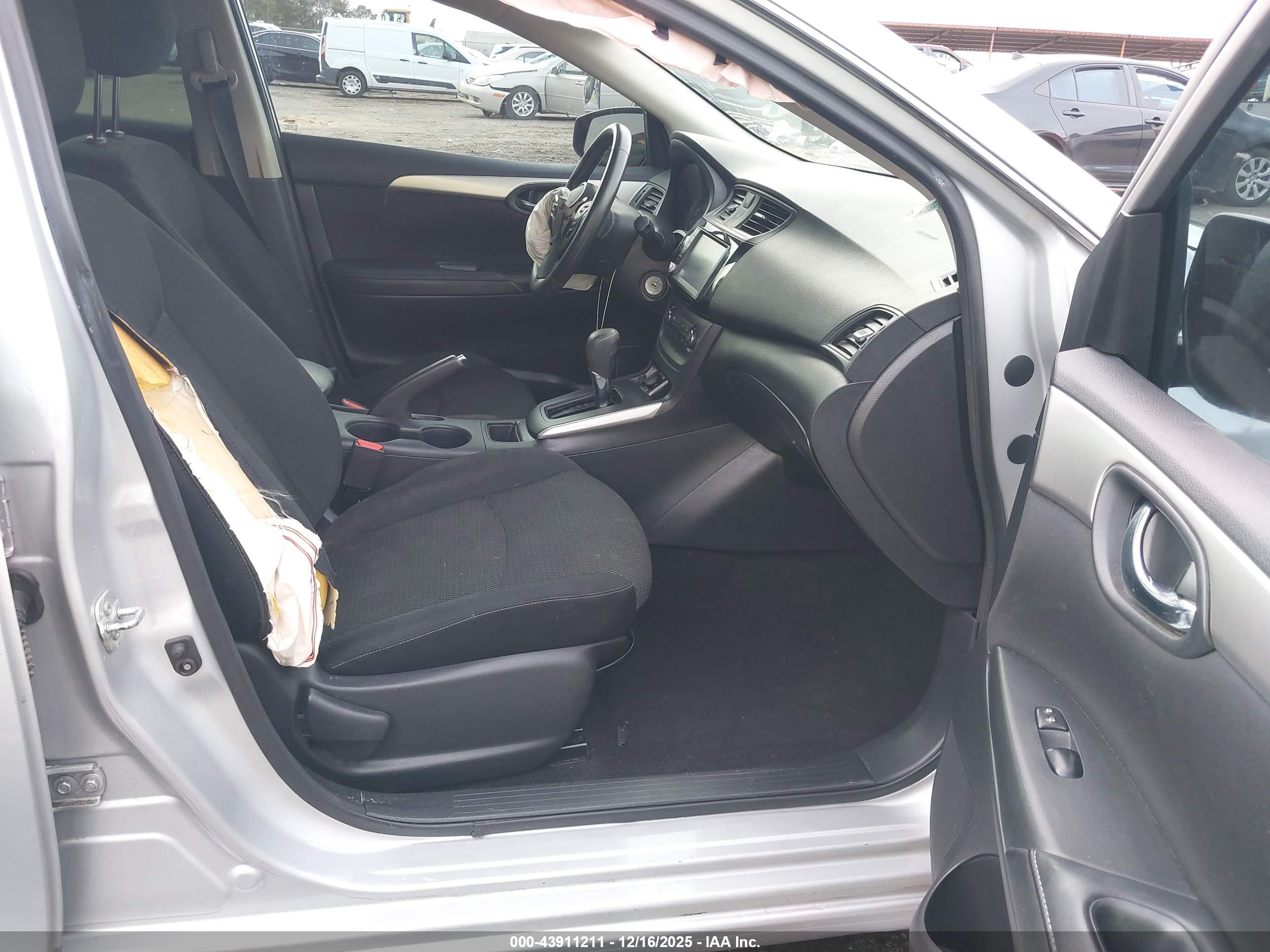NISSAN SENTRA image 5