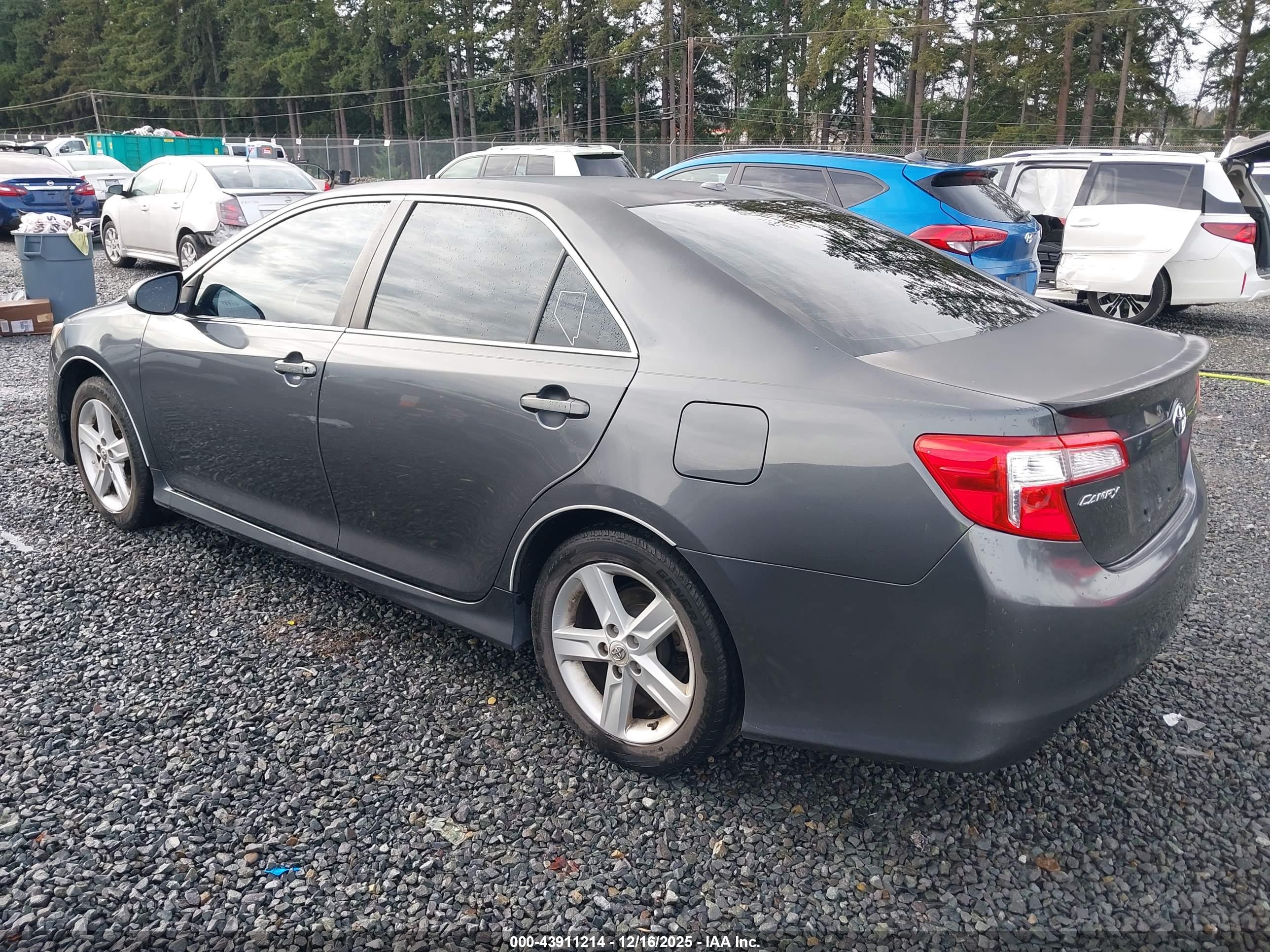 TOYOTA CAMRY image 3