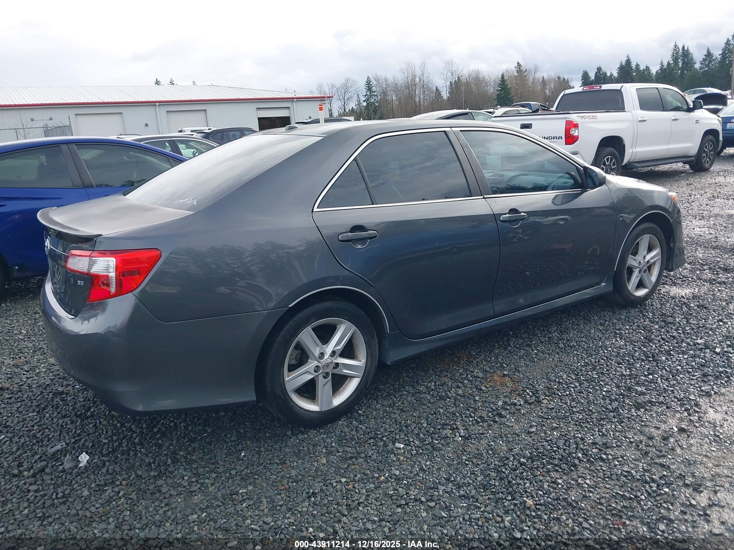 TOYOTA CAMRY image 4