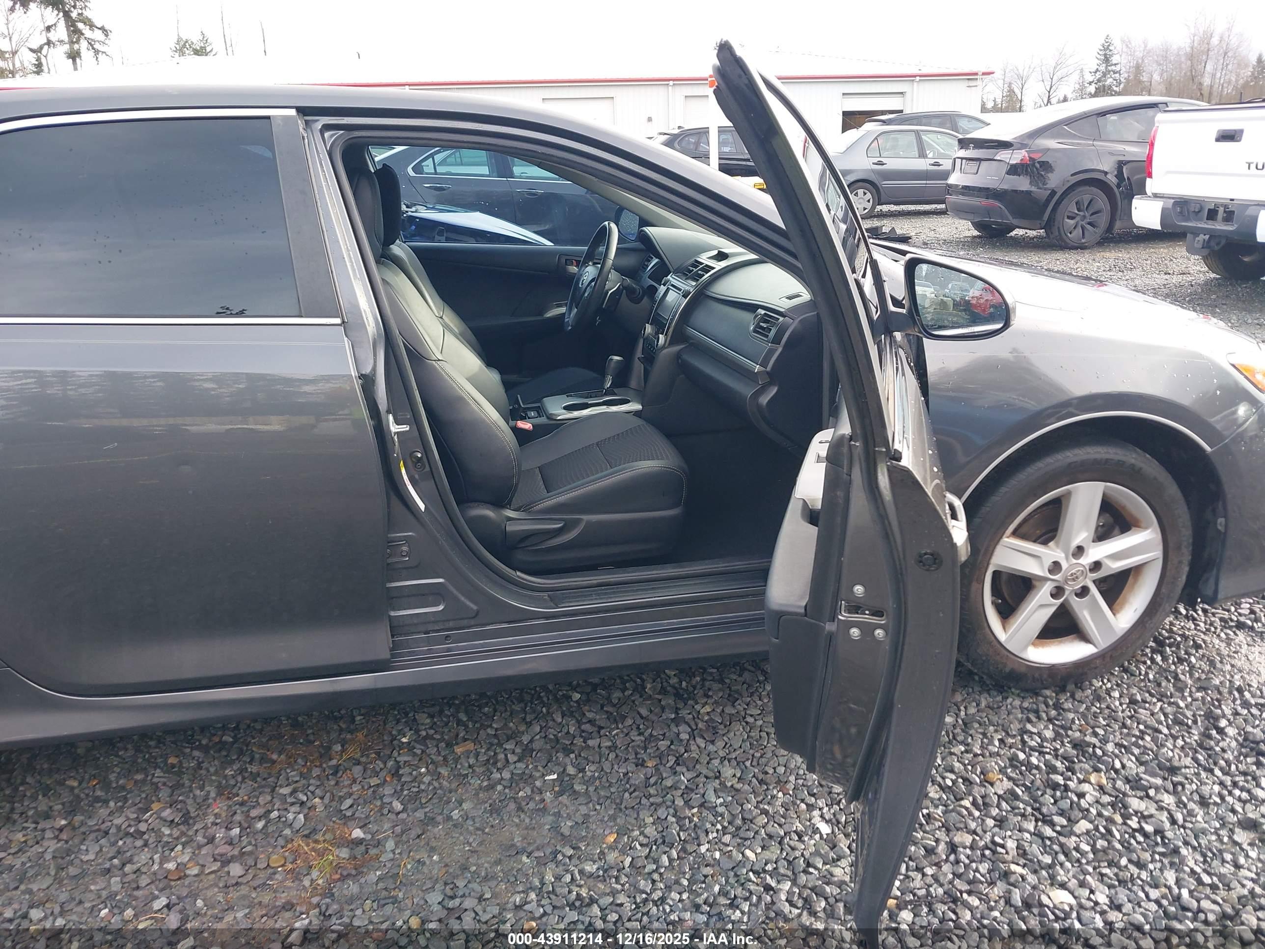 TOYOTA CAMRY image 5