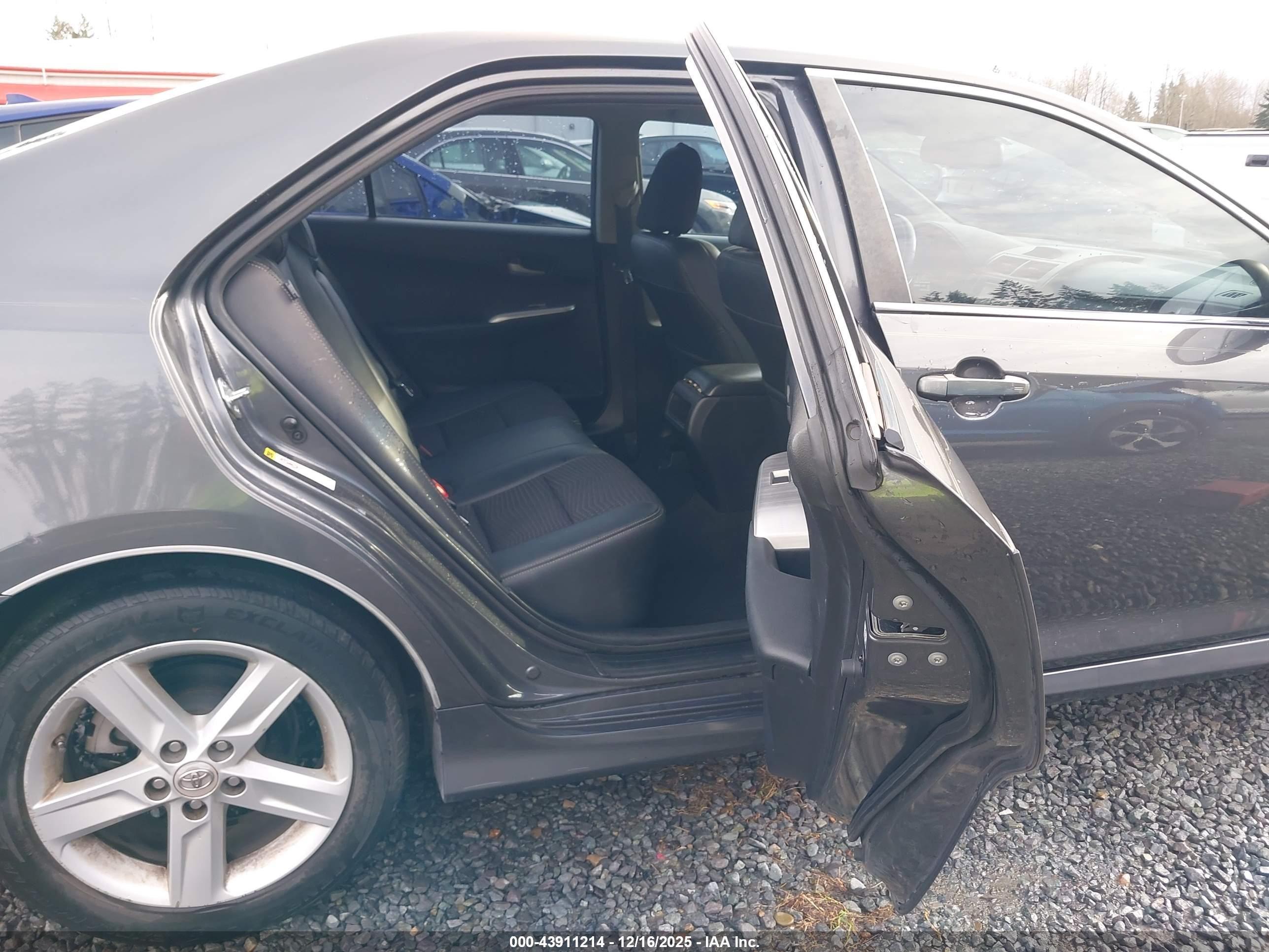 TOYOTA CAMRY image 8