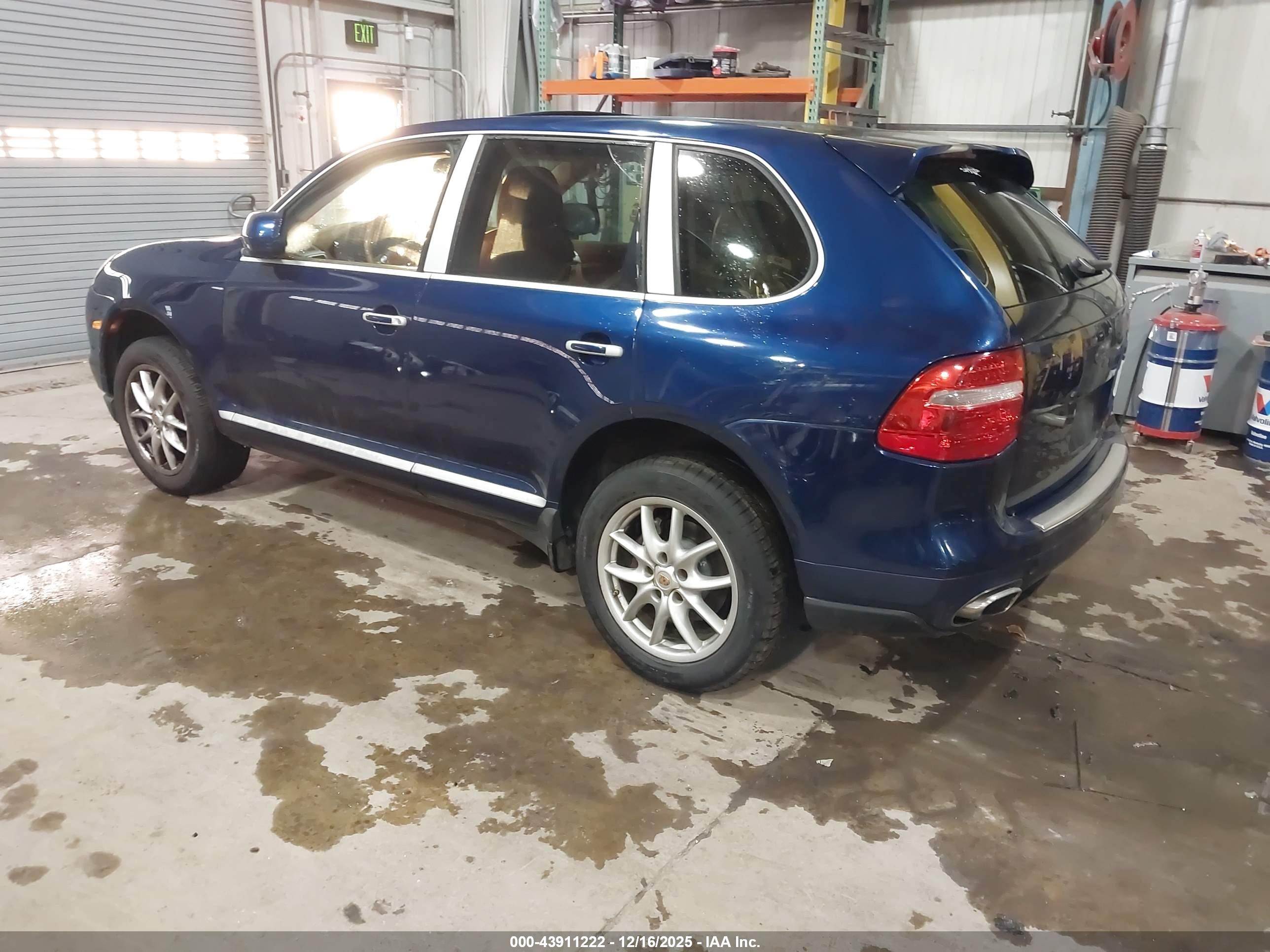 PORSCHE CAYENNE image 3