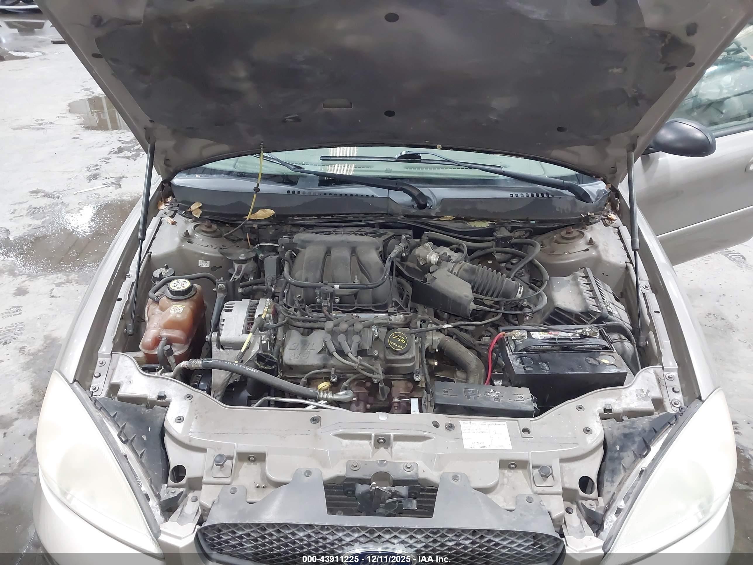 FORD TAURUS image 10