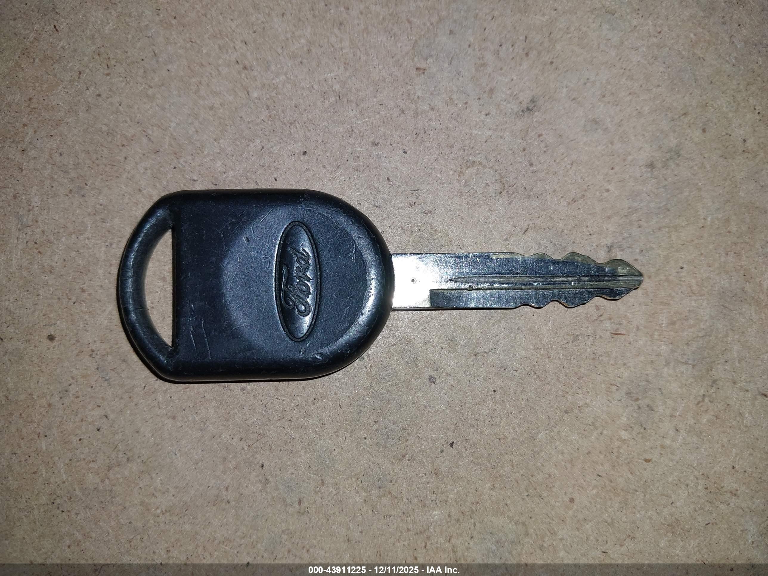FORD TAURUS image 11