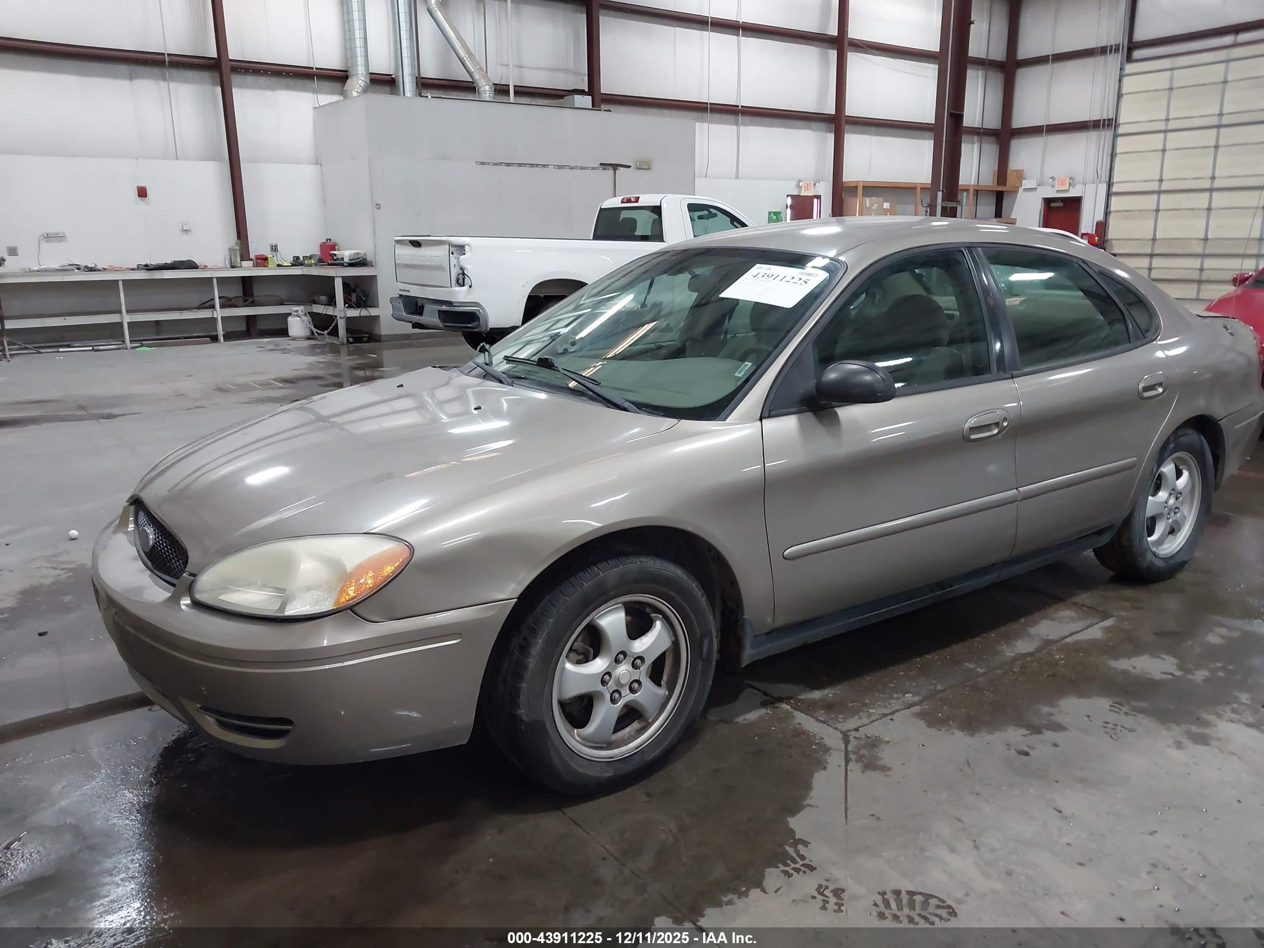 FORD TAURUS image 2