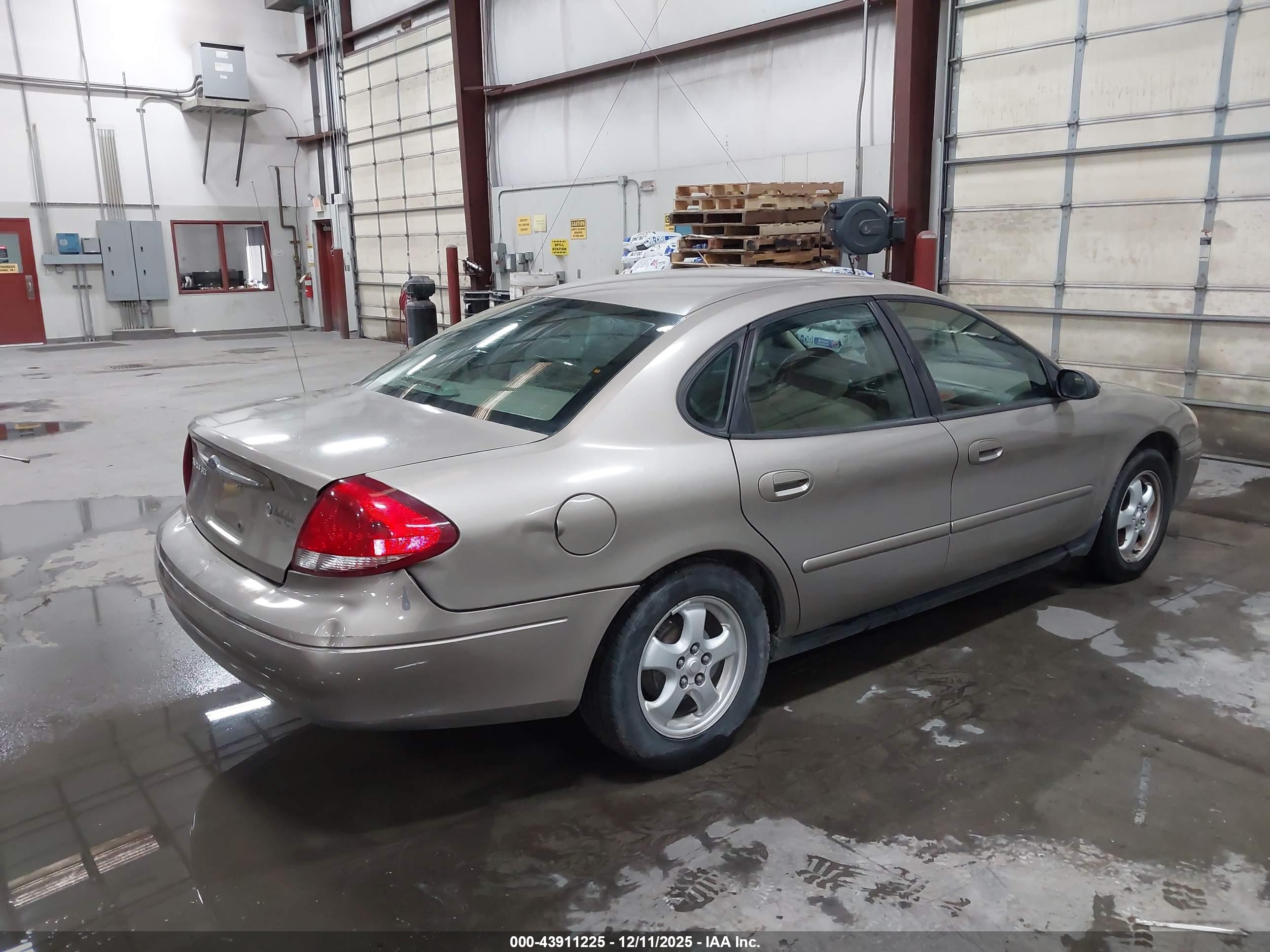 FORD TAURUS image 4