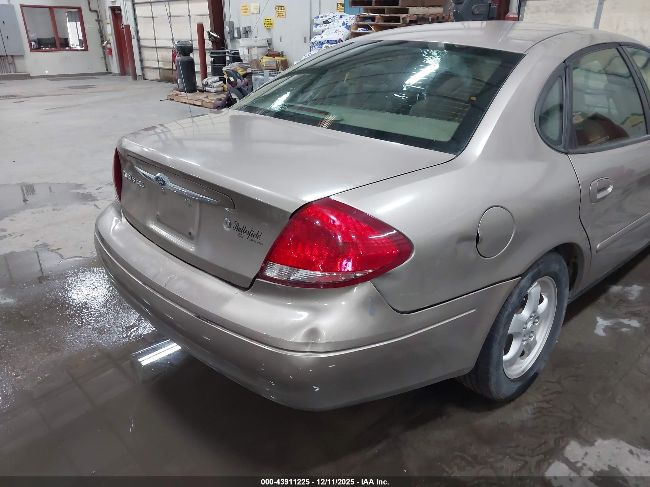 FORD TAURUS image 6