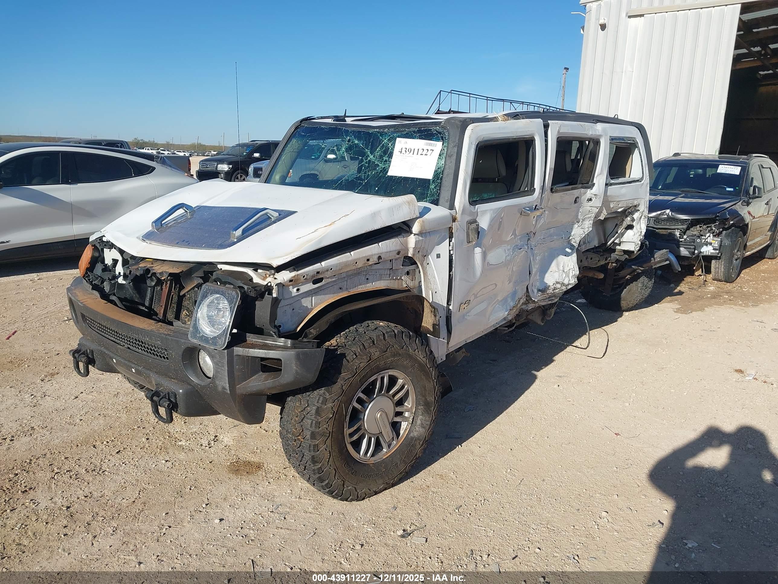 HUMMER H3 image 2
