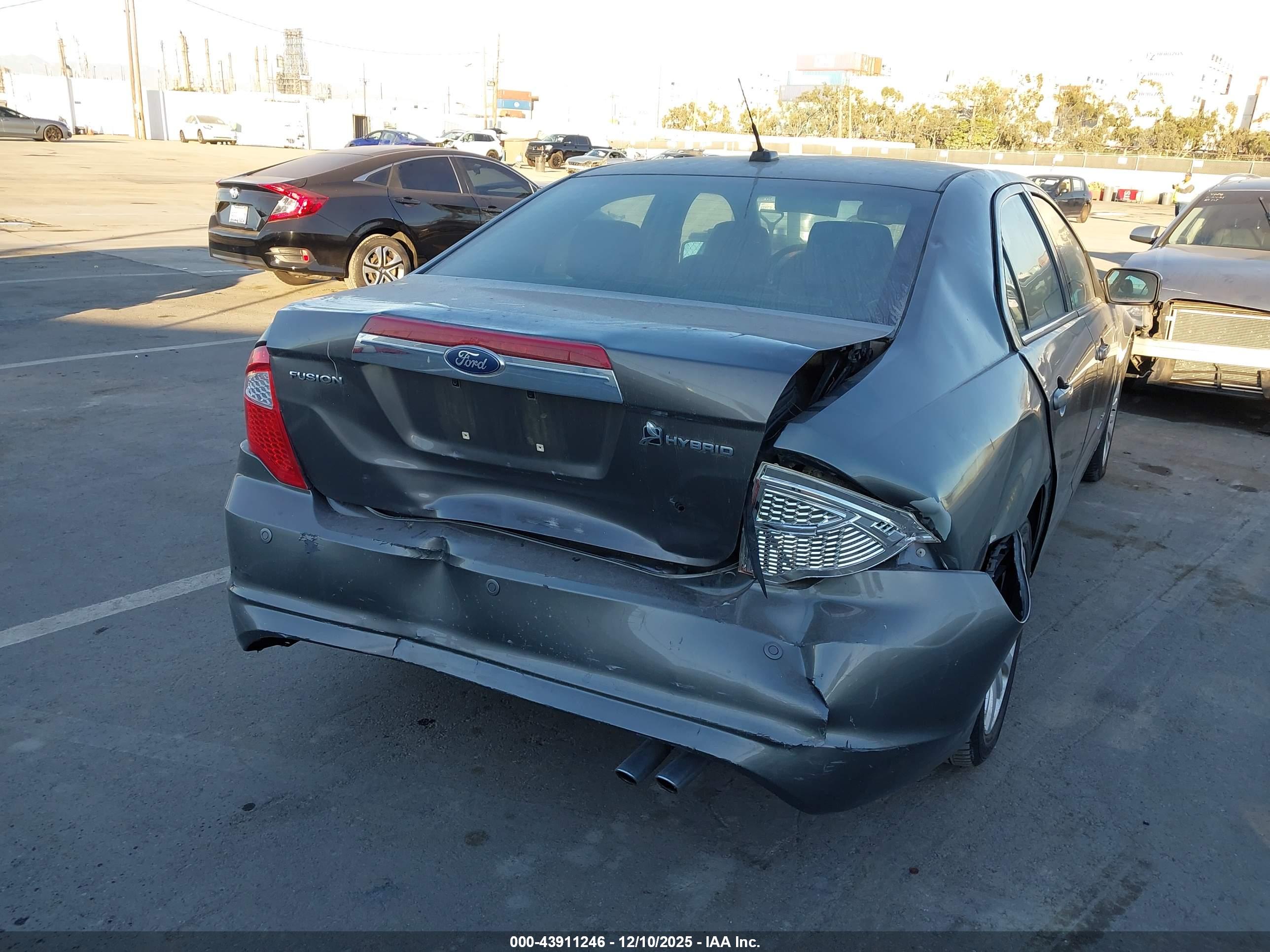 FORD FUSION image 6