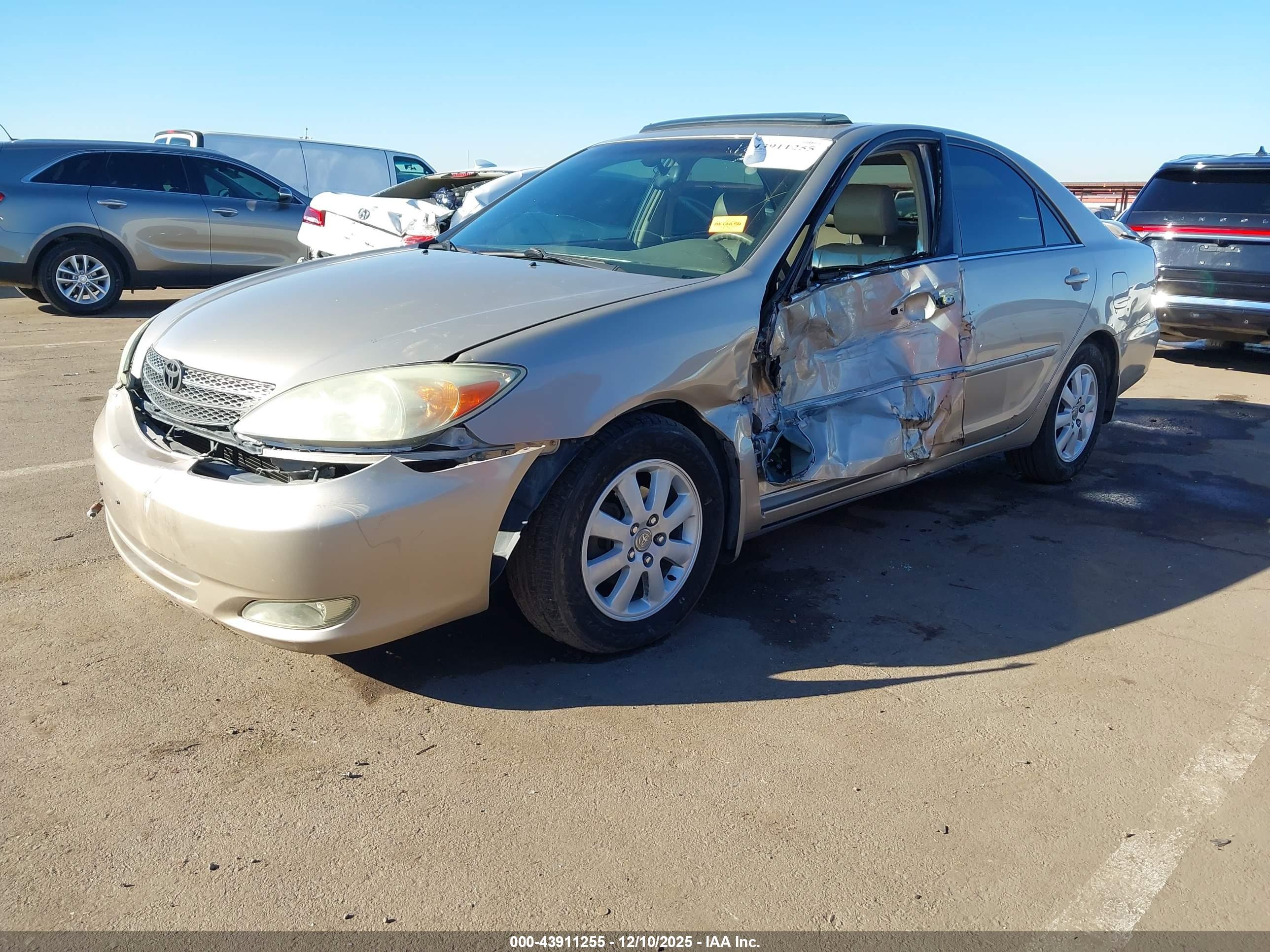 TOYOTA CAMRY image 2