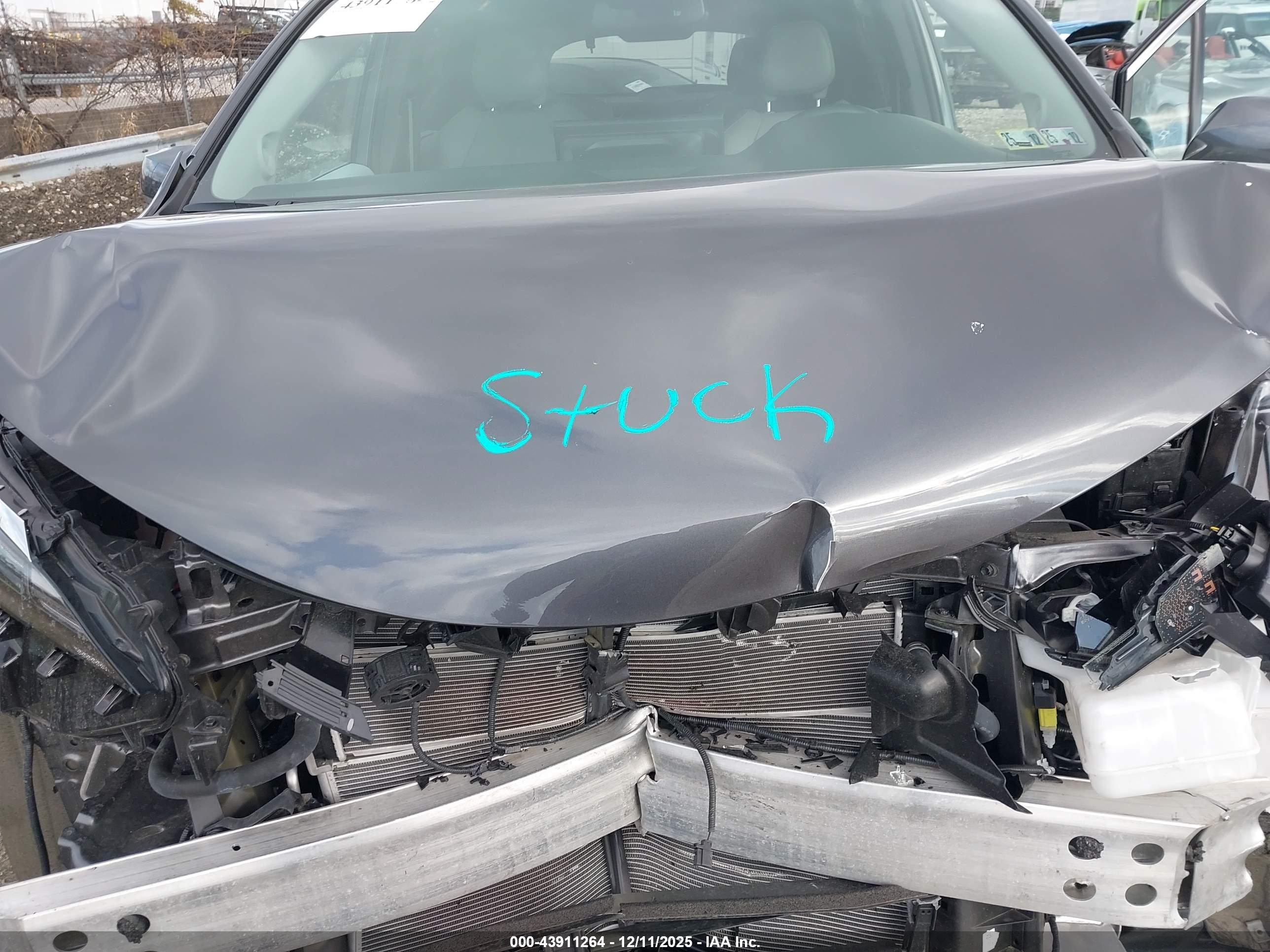 TOYOTA SIENNA image 10