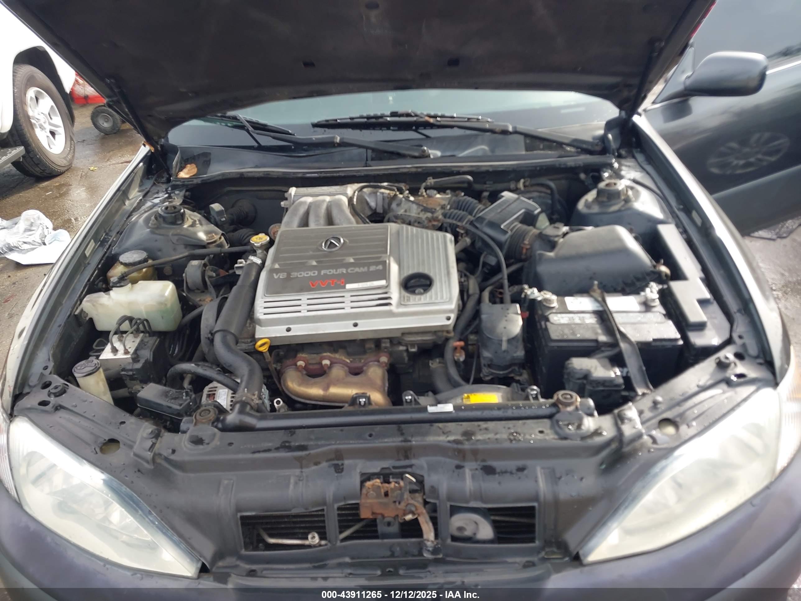 LEXUS ES image 10
