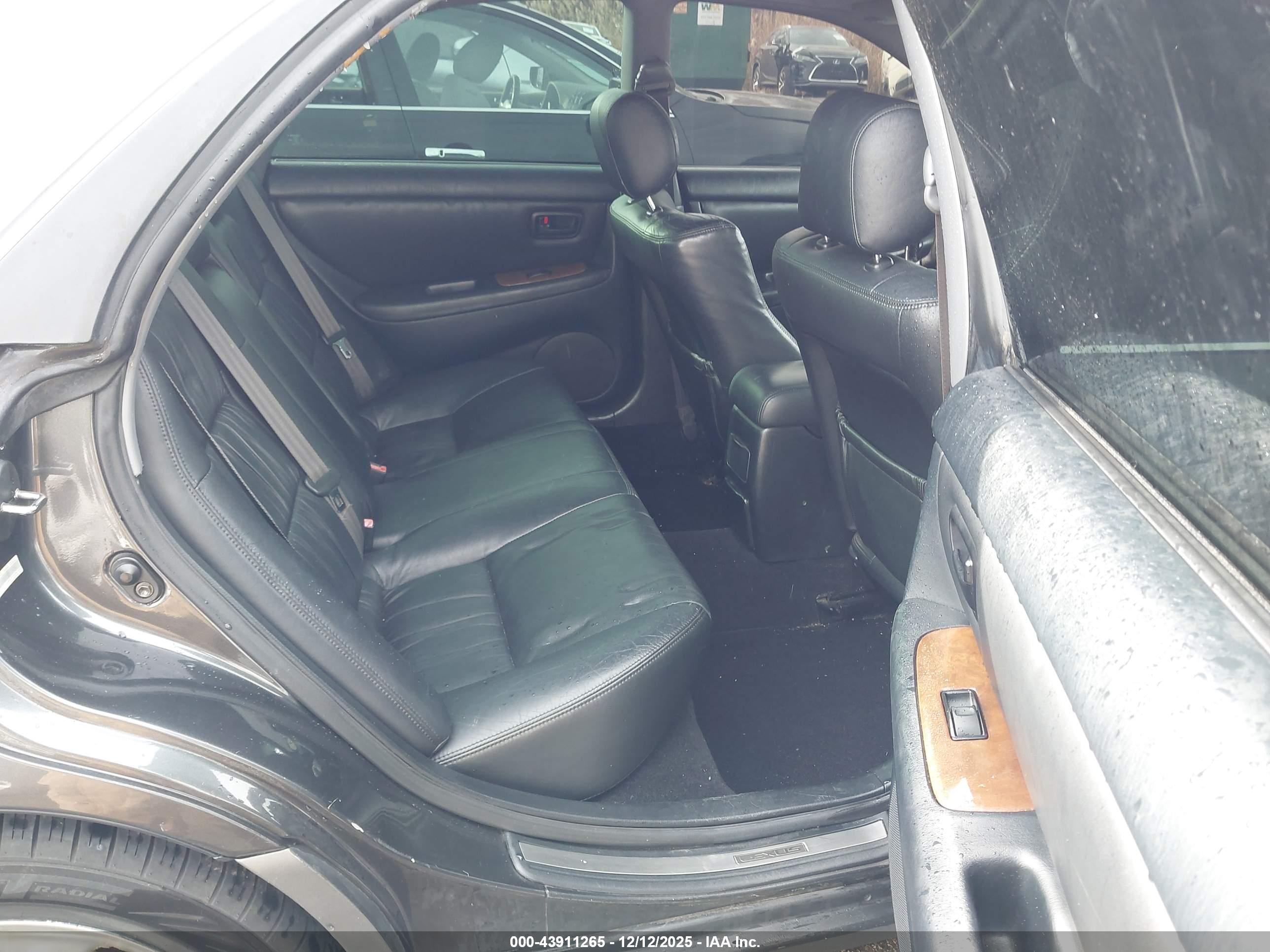LEXUS ES image 8