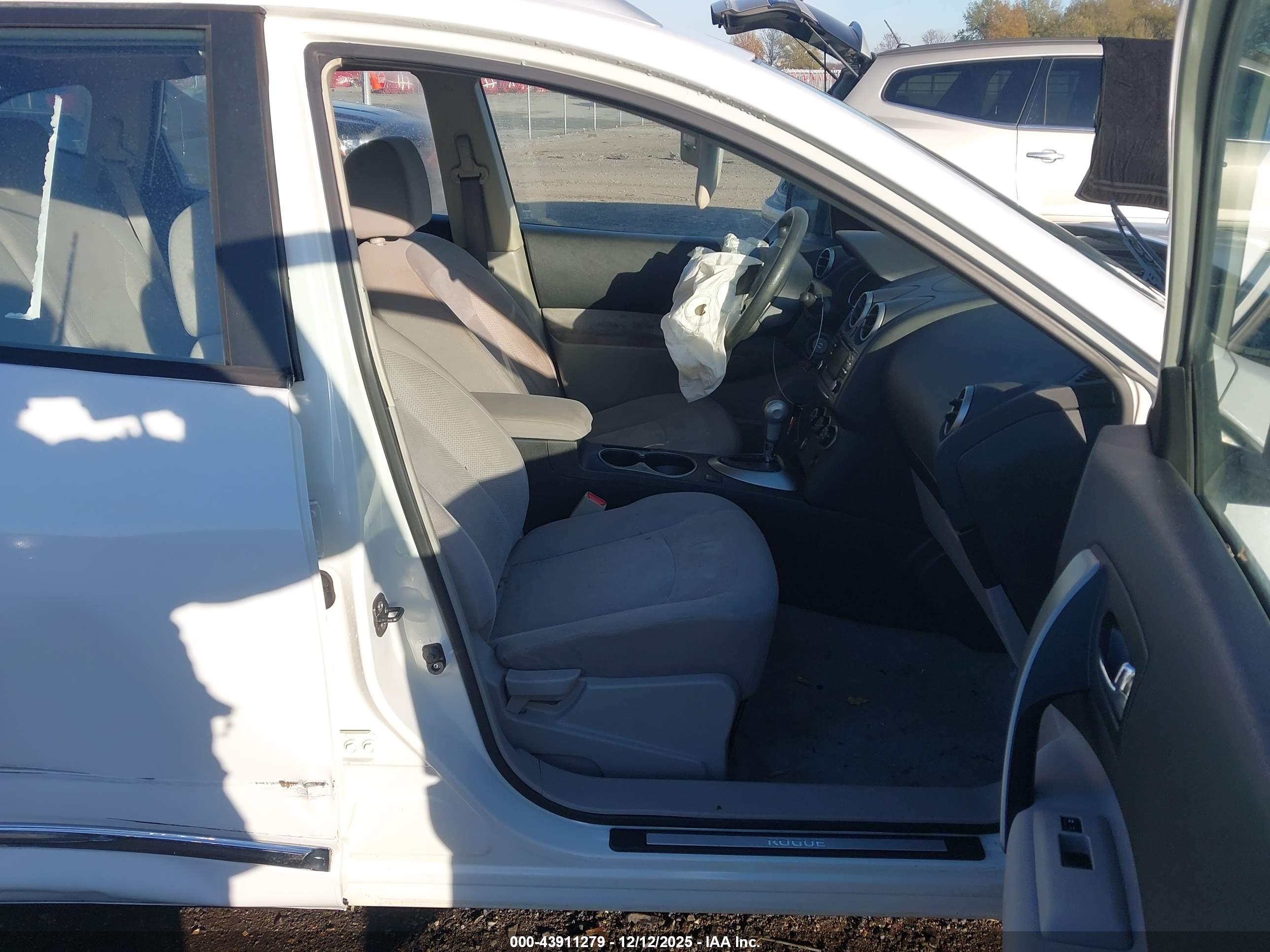 NISSAN ROGUE image 5